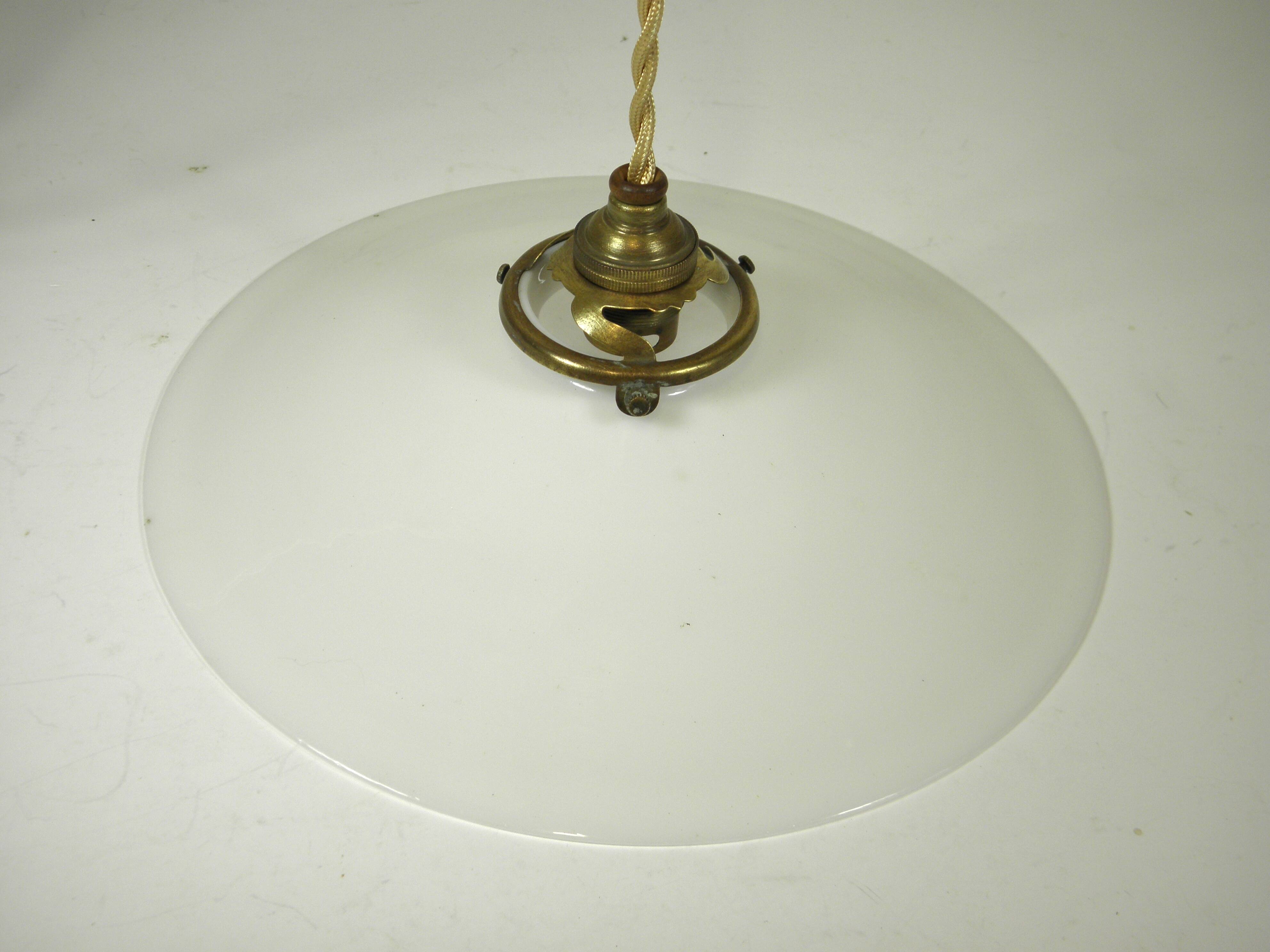 "Rise and fall" pendant light in opaline and porcelain