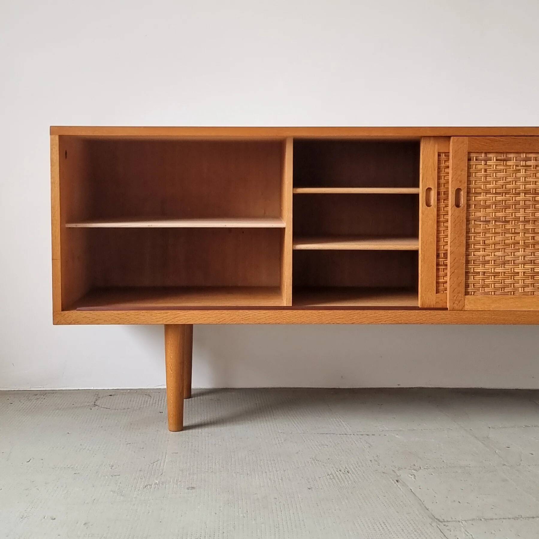 Enfilade Hans Wegner RY-26 rare in oak