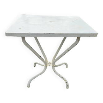 Table de jardin en fer