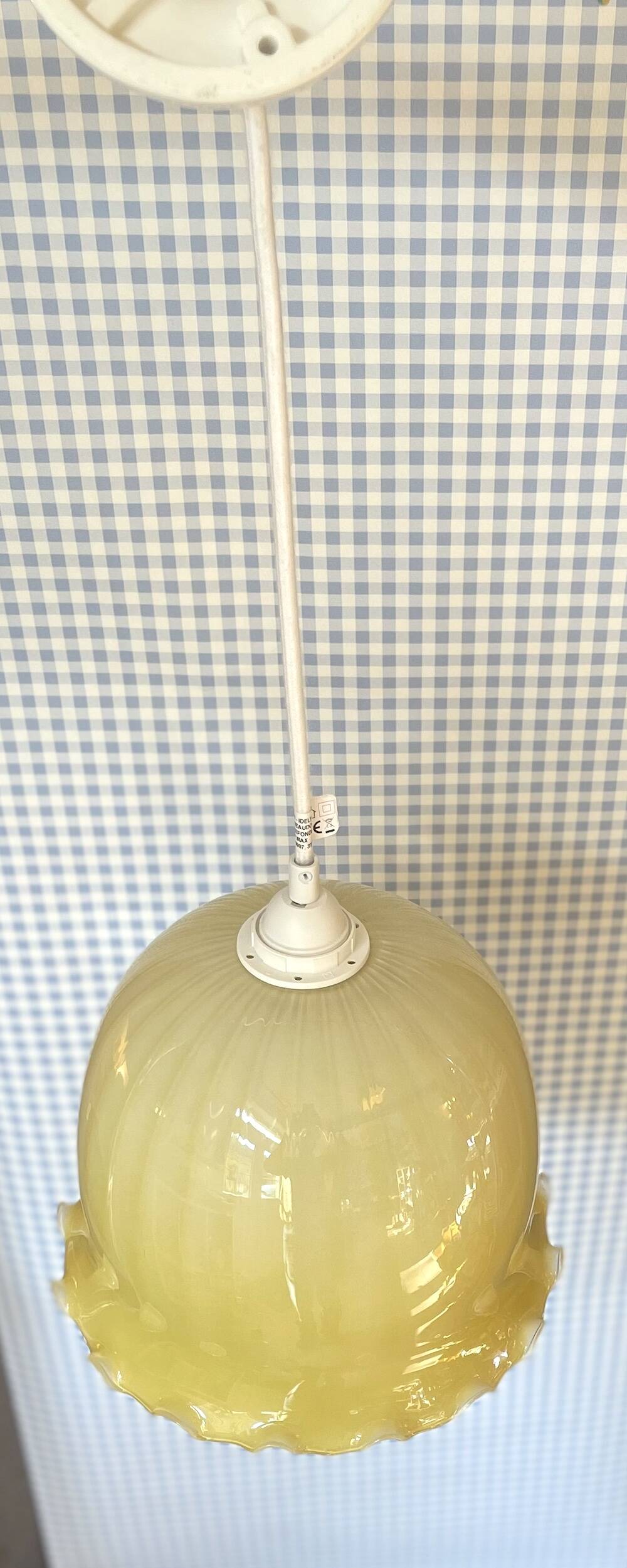 Vintage suspension in striped yellow opaline.