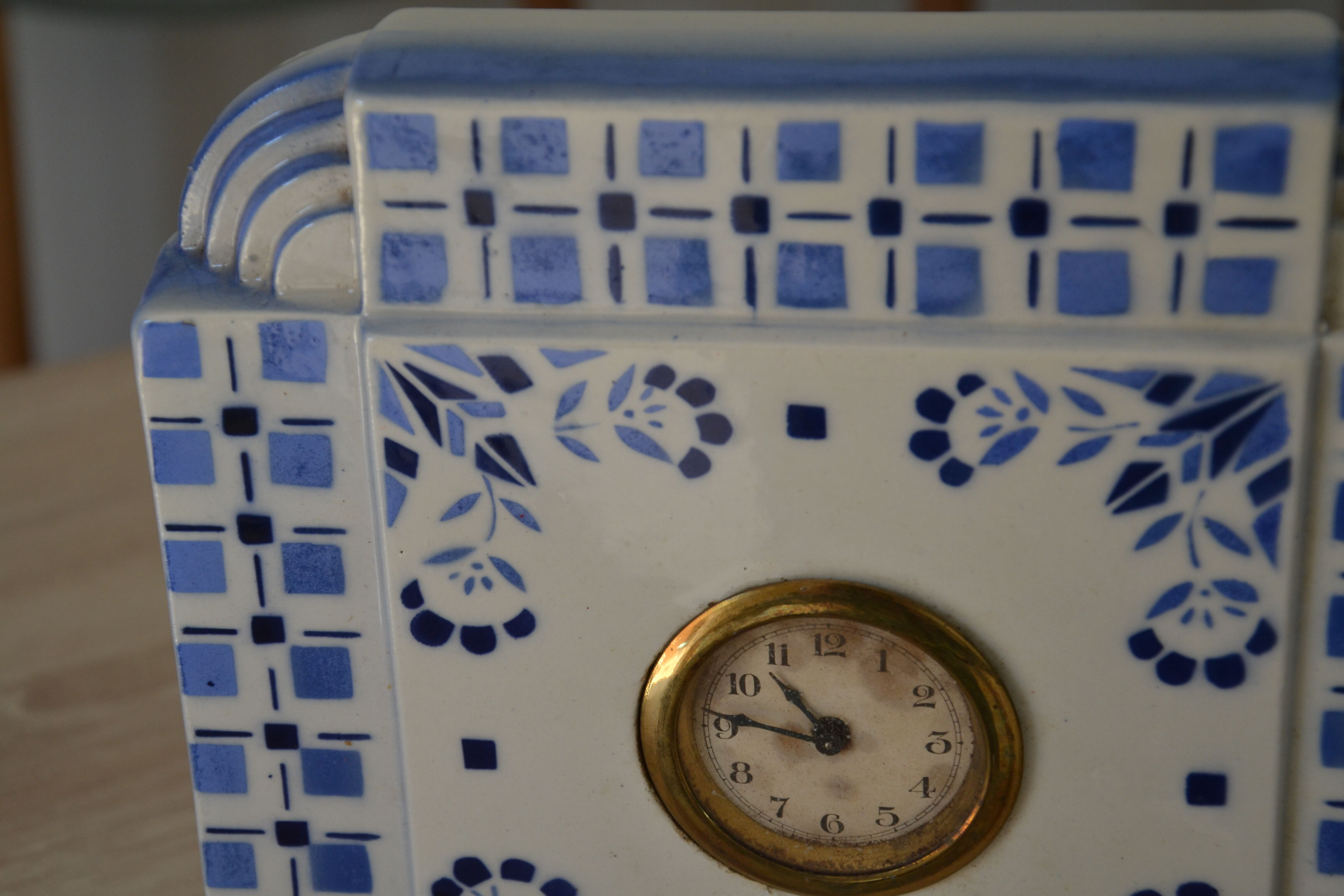 Blue ceramic table clock
