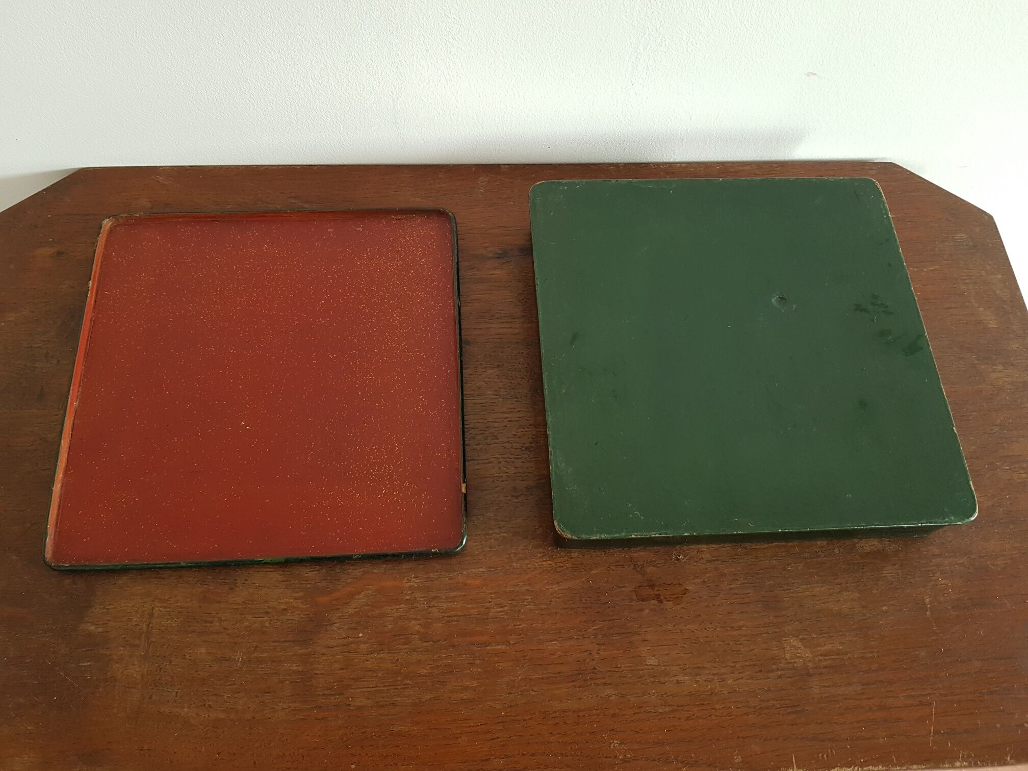 Old green lacquer box floral decoration