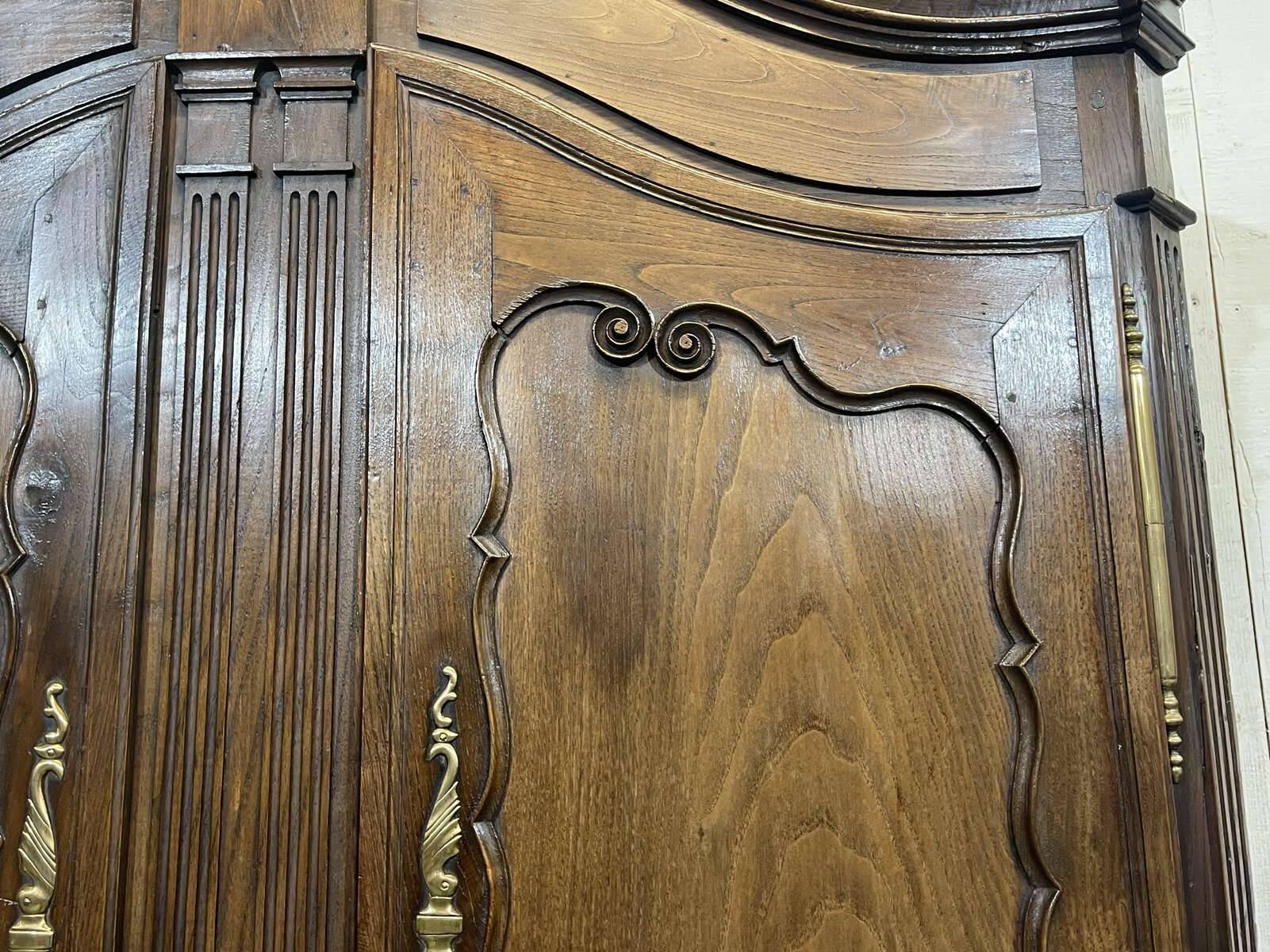 Buffet with 2 bodies in oak and chestnut, Breton work, late 18th century.