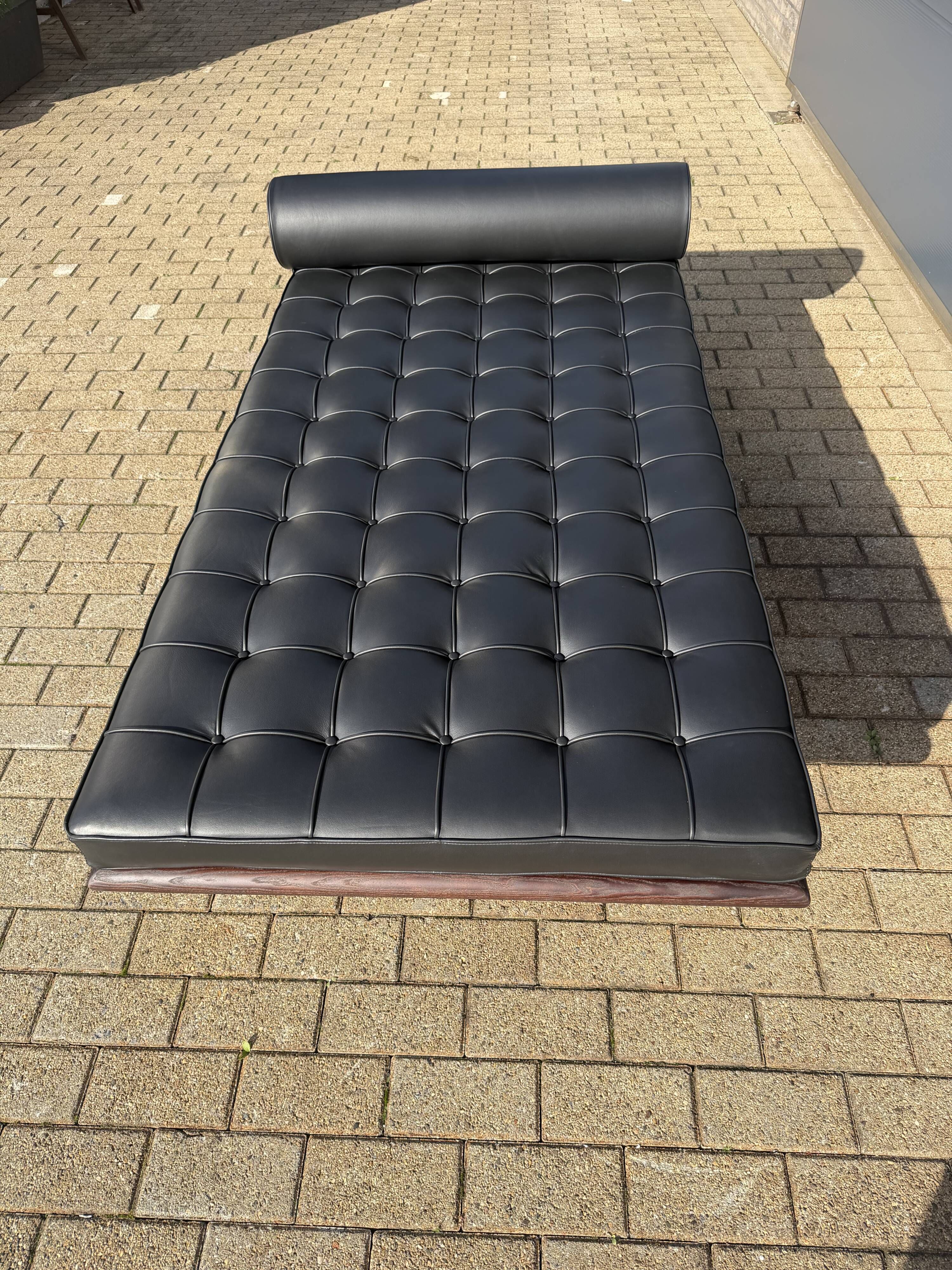 Knoll Barcelona Daybed Black Sabrina leather AS NEW!! Mies van der Rohe