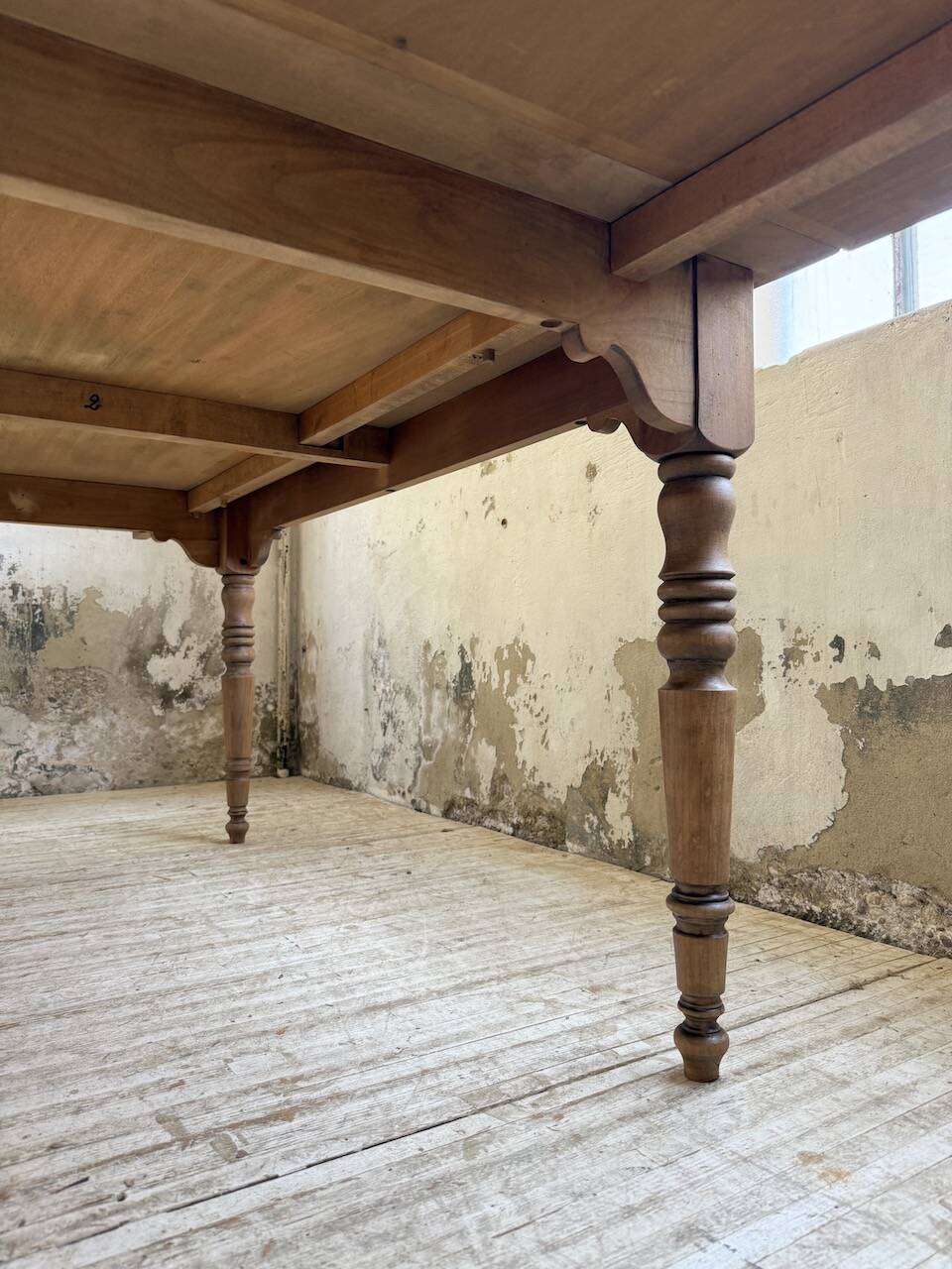 Table de ferme noyer à rallonges 150-250cm