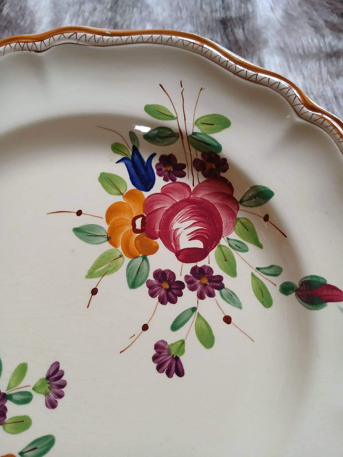 10 vintage Longchamp dinner plates