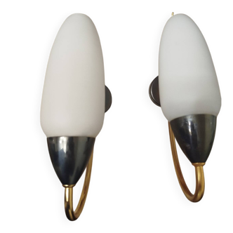 Minimalist wall-mounted lamps in opal white glass from the 1990s.