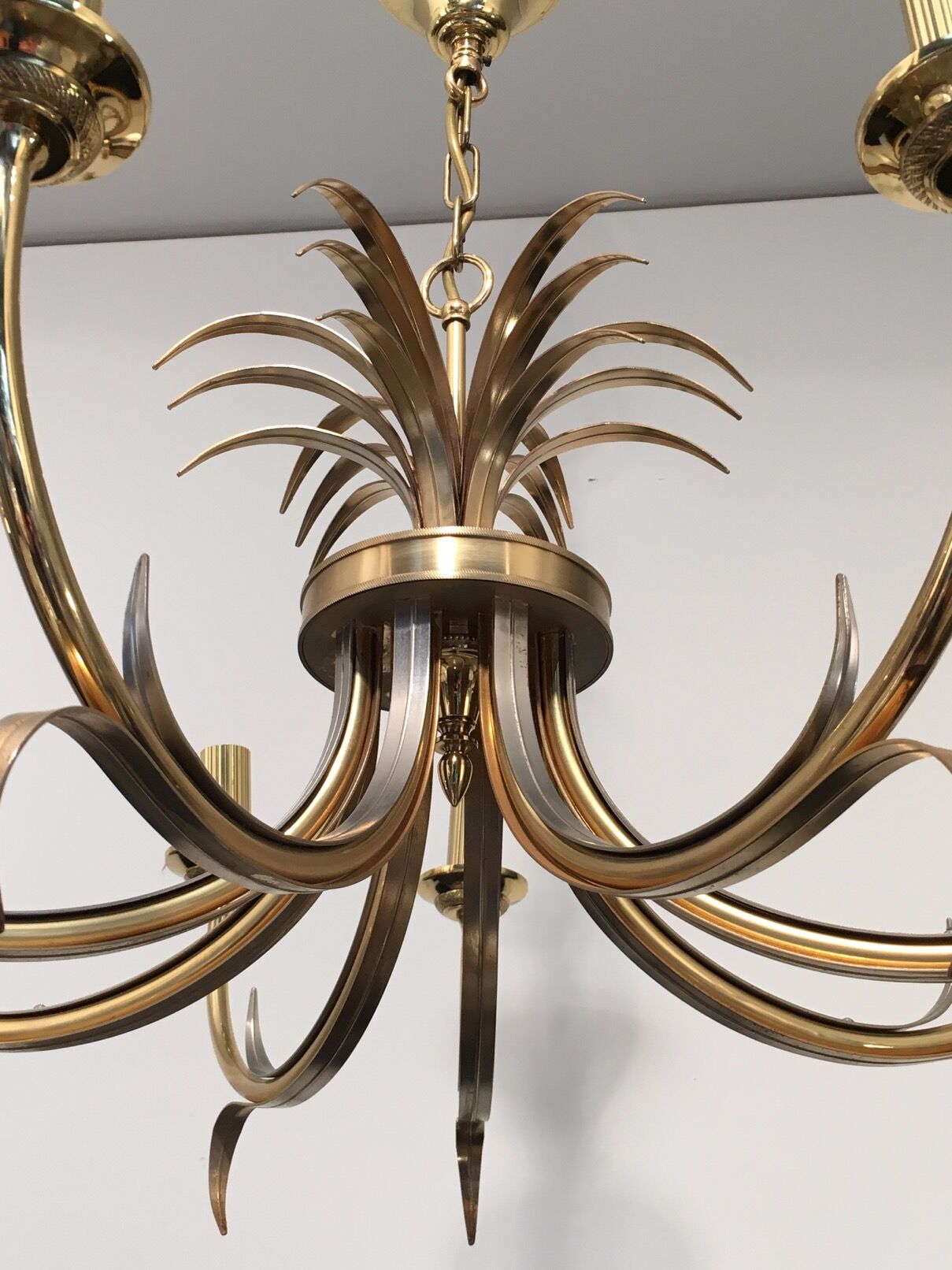 Pineapple brass 8-light chandelier