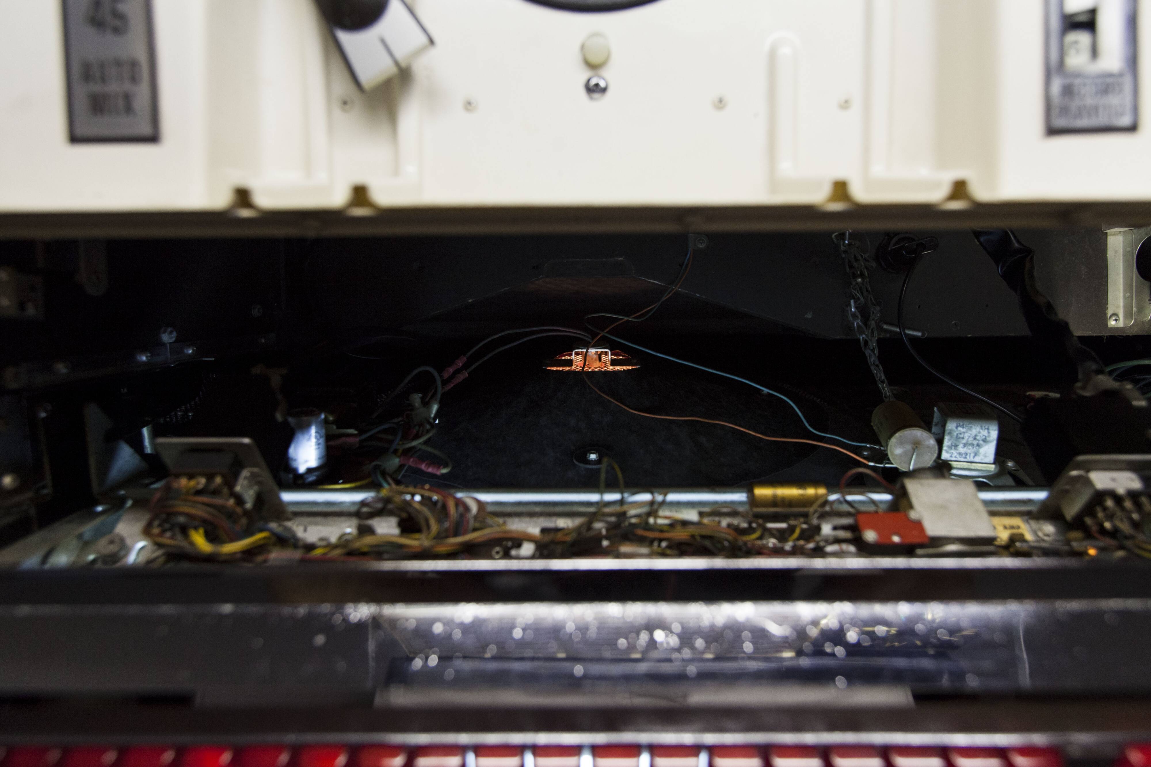 Jukebox Rowe friend from 1963 model "Jal" capa 100 vinyls pop, rock, metal compilation from 1950 to 1990