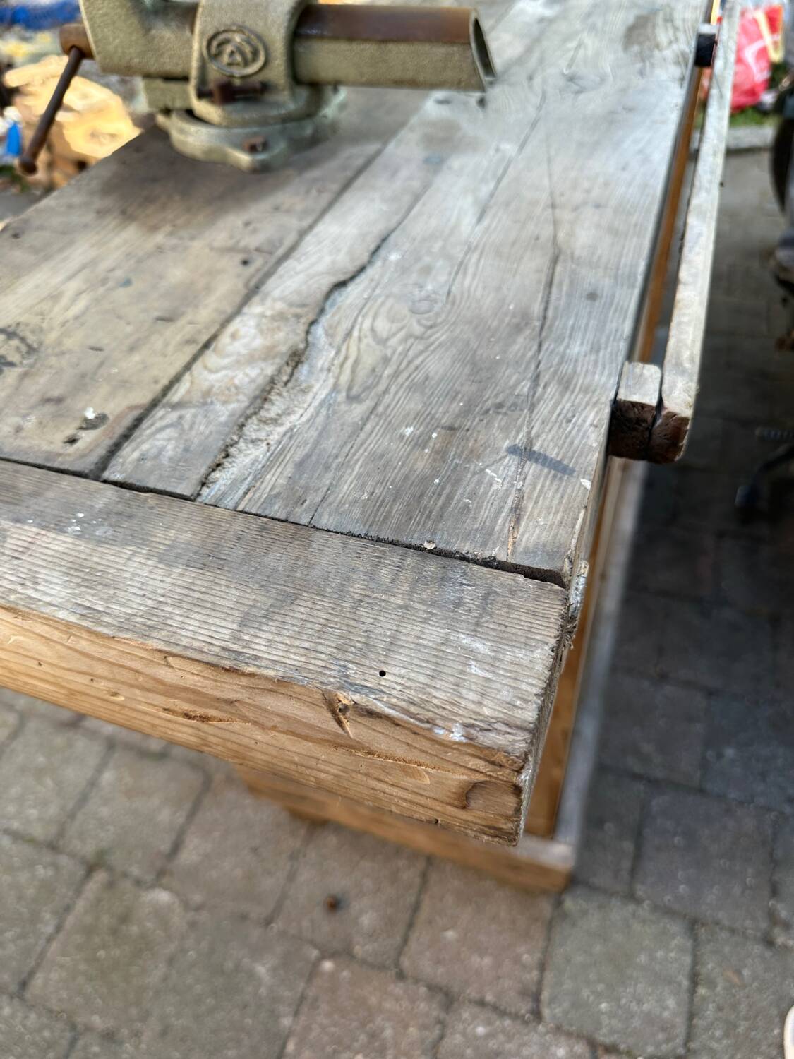 Carpenter's workbench decor