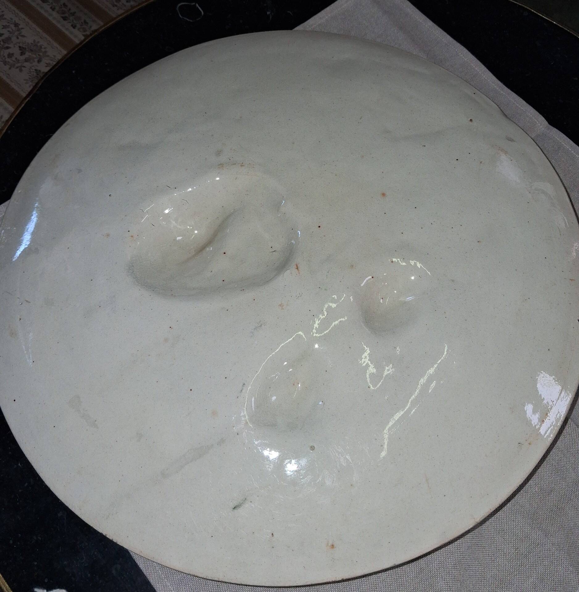 Large wall plate in ceramic with relief decoration