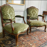 Paire de fauteuils à la reine cabriolet en velours vert style Louis XV - 19eme siècle France