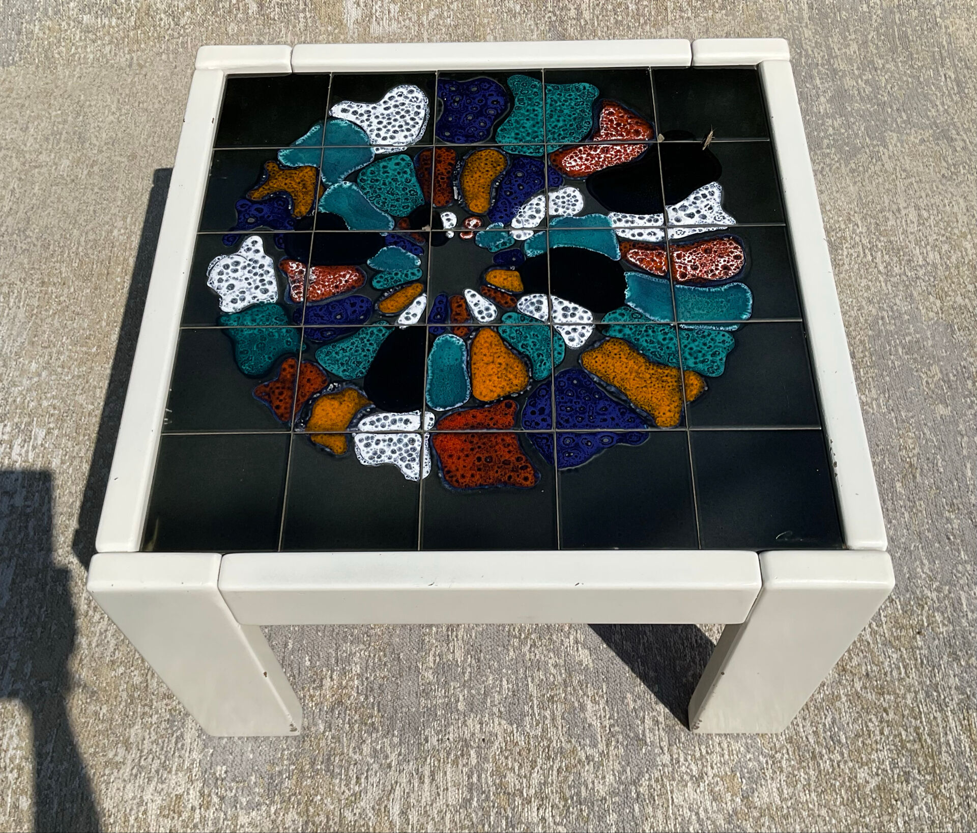 Vintage coffee table in wood and ceramic signed from the 70s-80s.