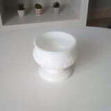 Coupelle sur pied ancienne en opaline blanche