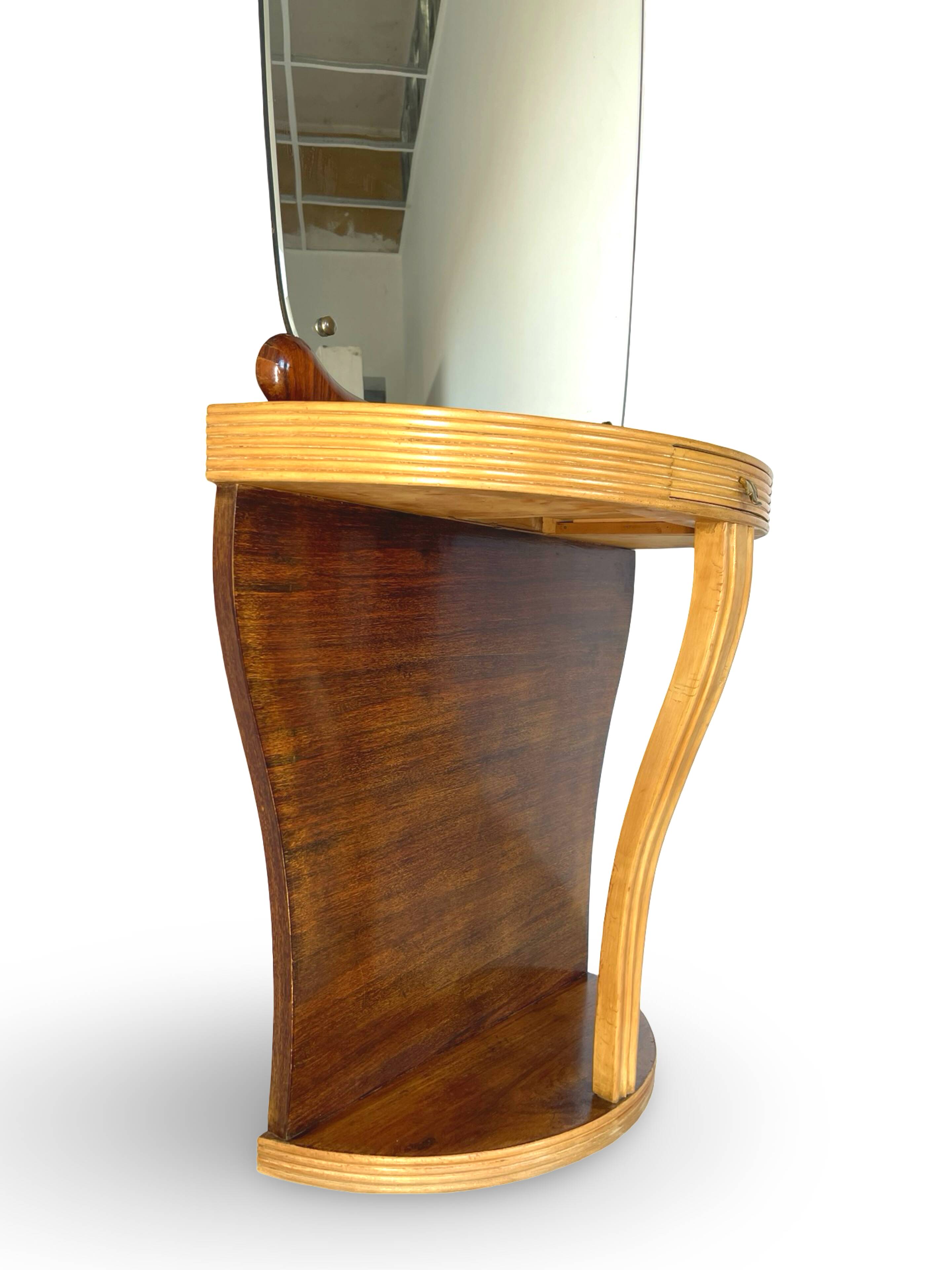 Console Art Déco moderne du milieu du siècle, dans le style de Paolo Buffa.