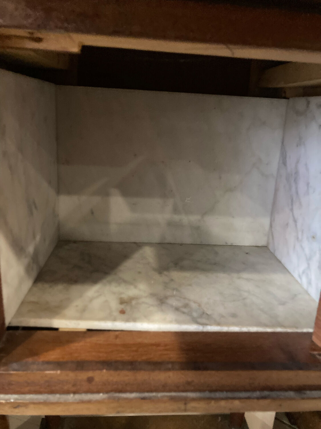 Table de chevet style Louis XVI