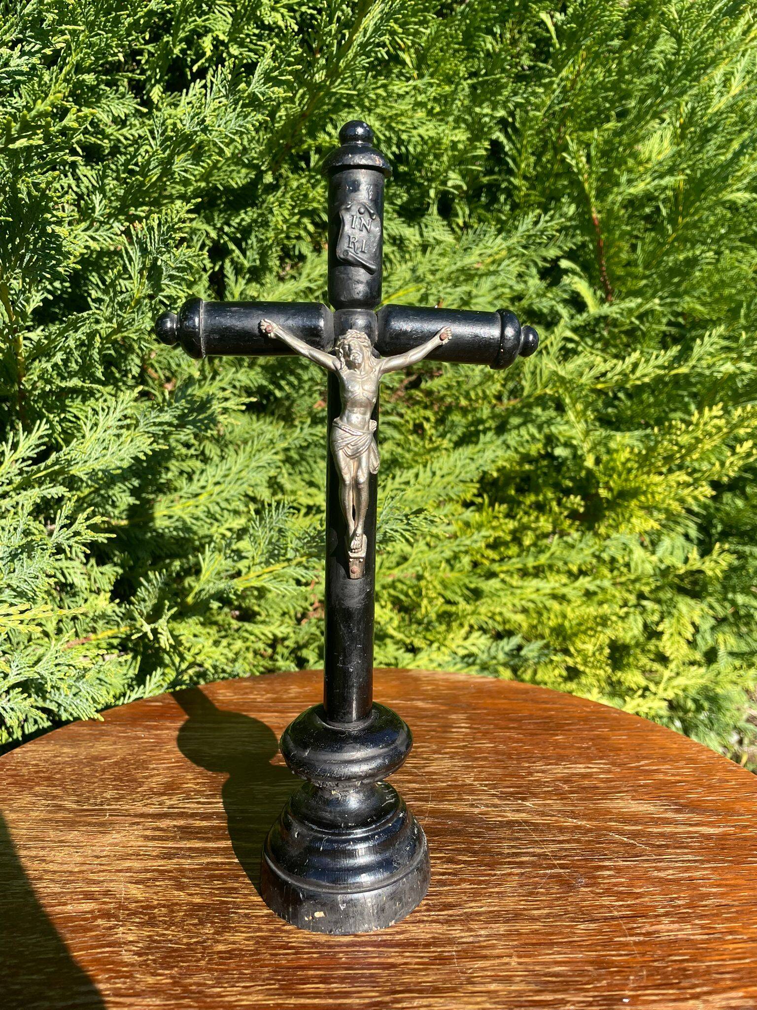 Blackened wood crucifix on base (26 cm)