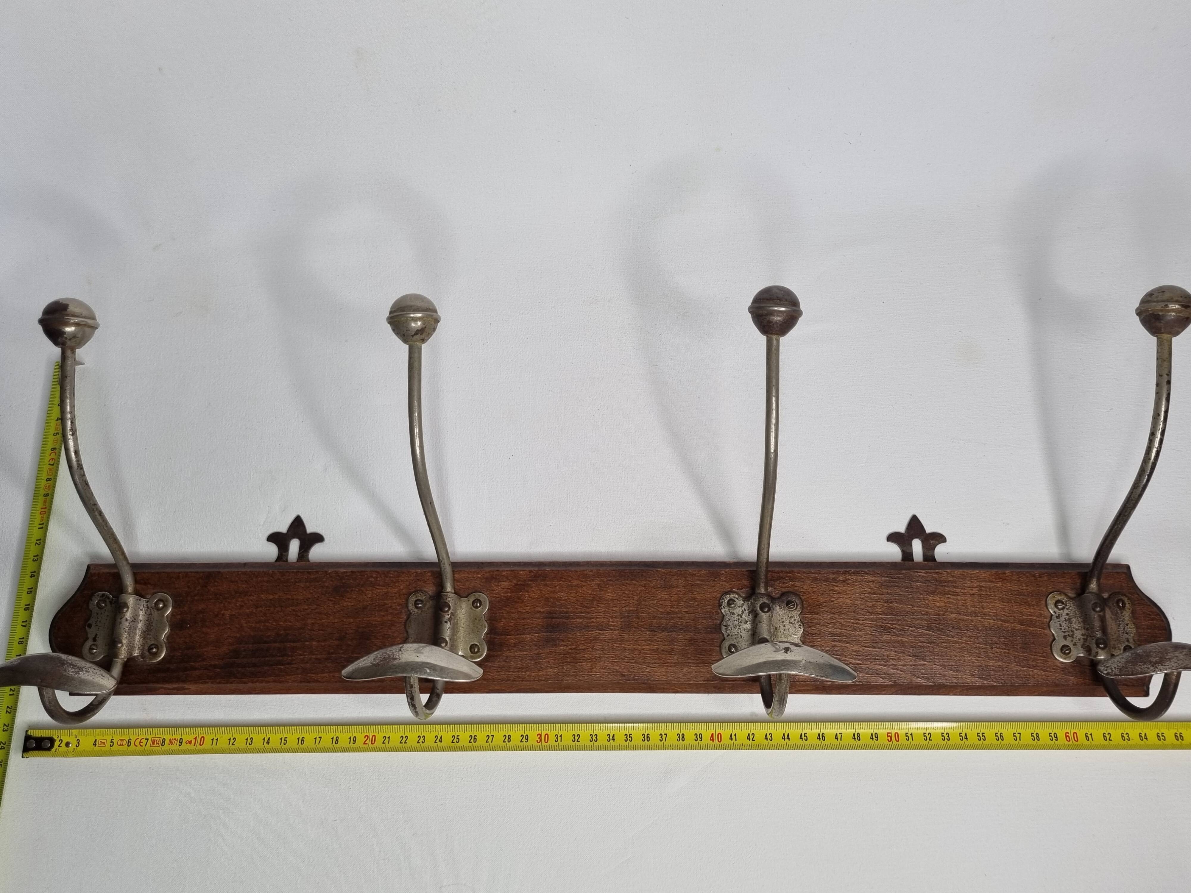 Antique wall-mounted coat rack in wood and metal with 4 hooks, 66 cm