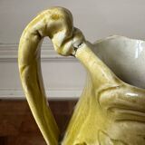 Vase art nouveau en barbotine estampillé