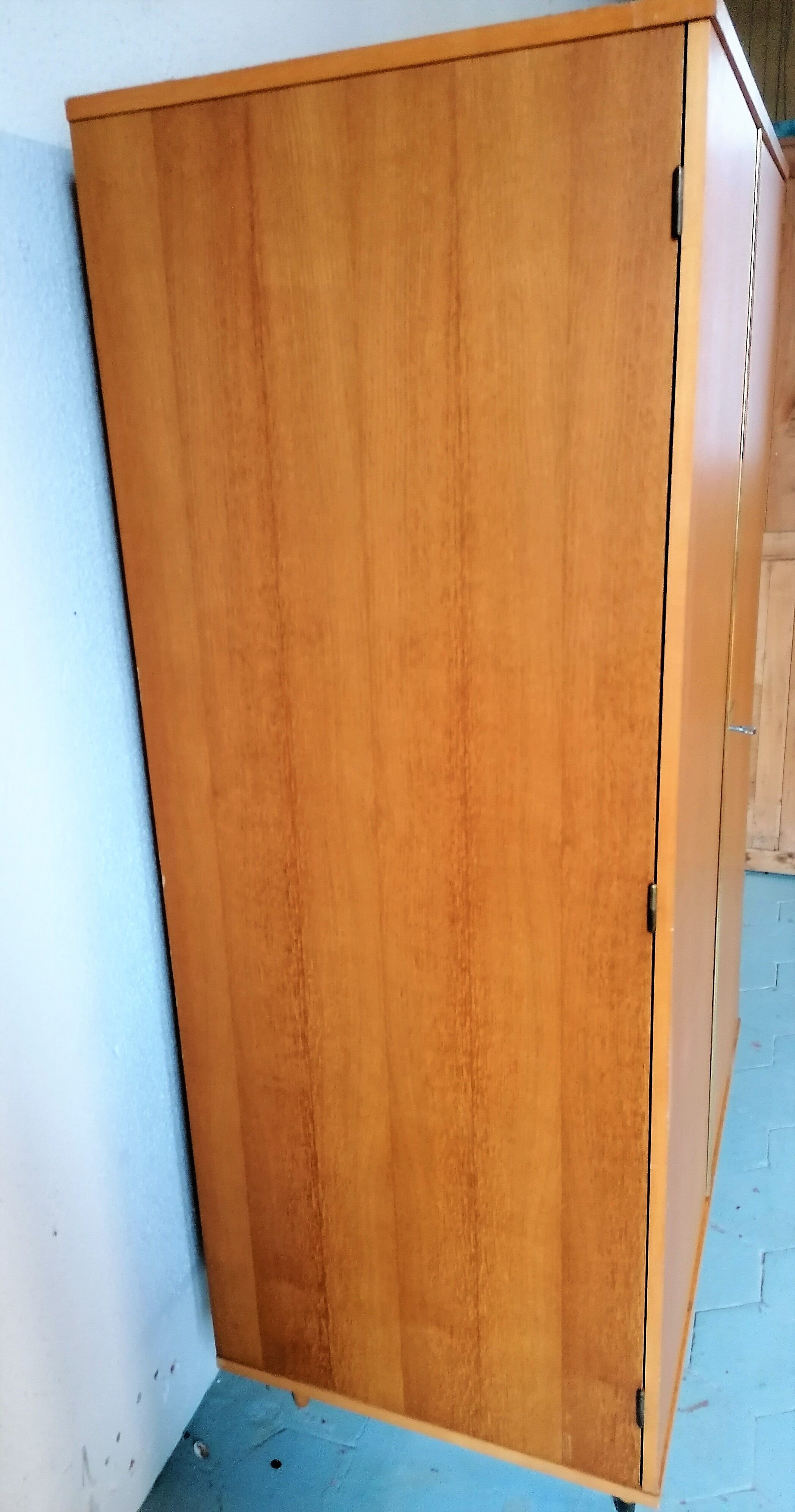 Armoire vintage