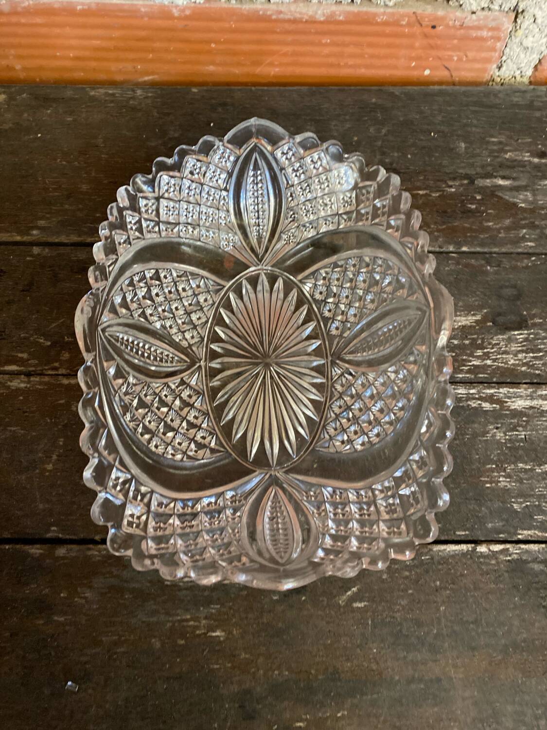 Vintage Geometric Shaped Moulded Glass Pocket Video #D550