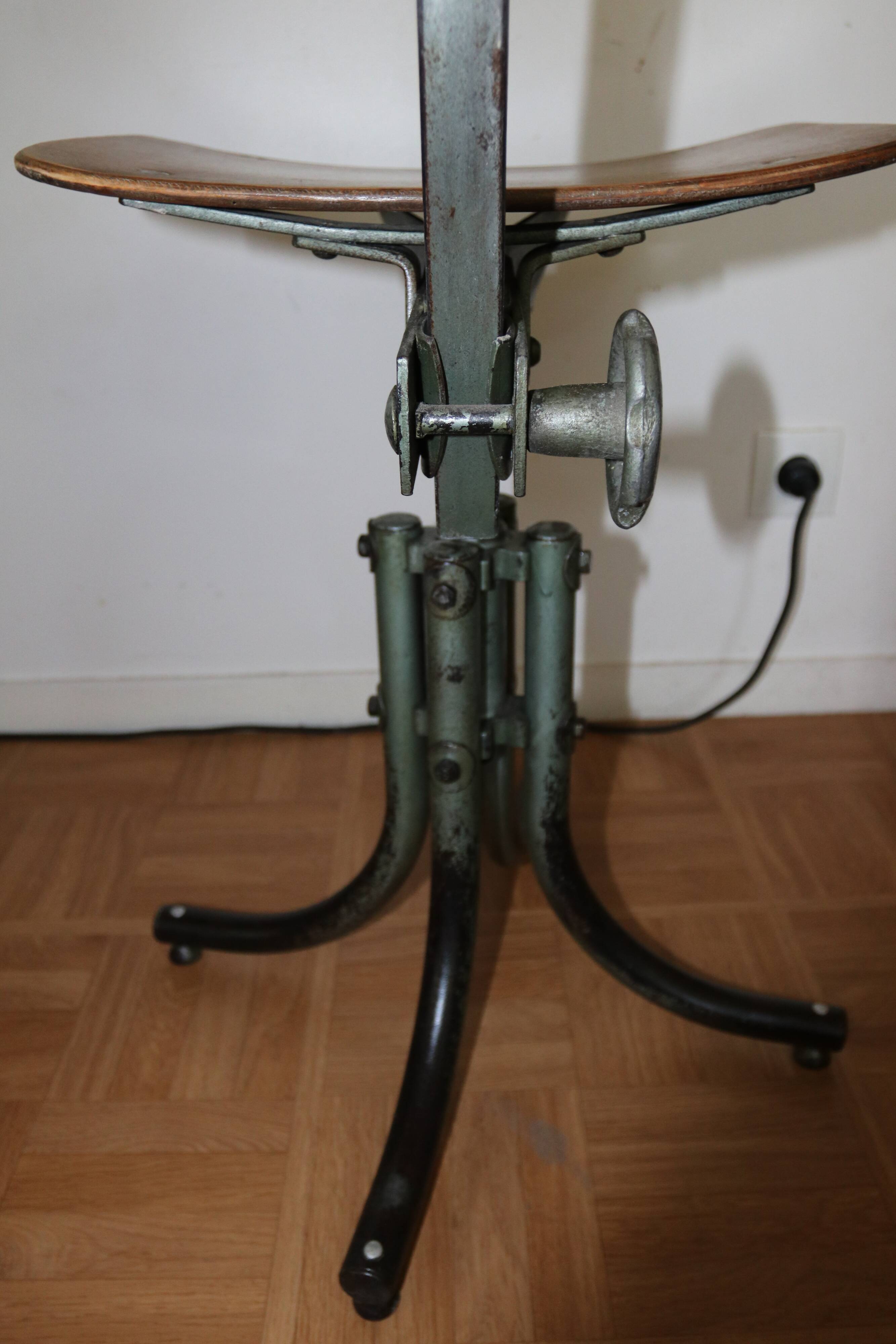 Bienaise workshop chair
