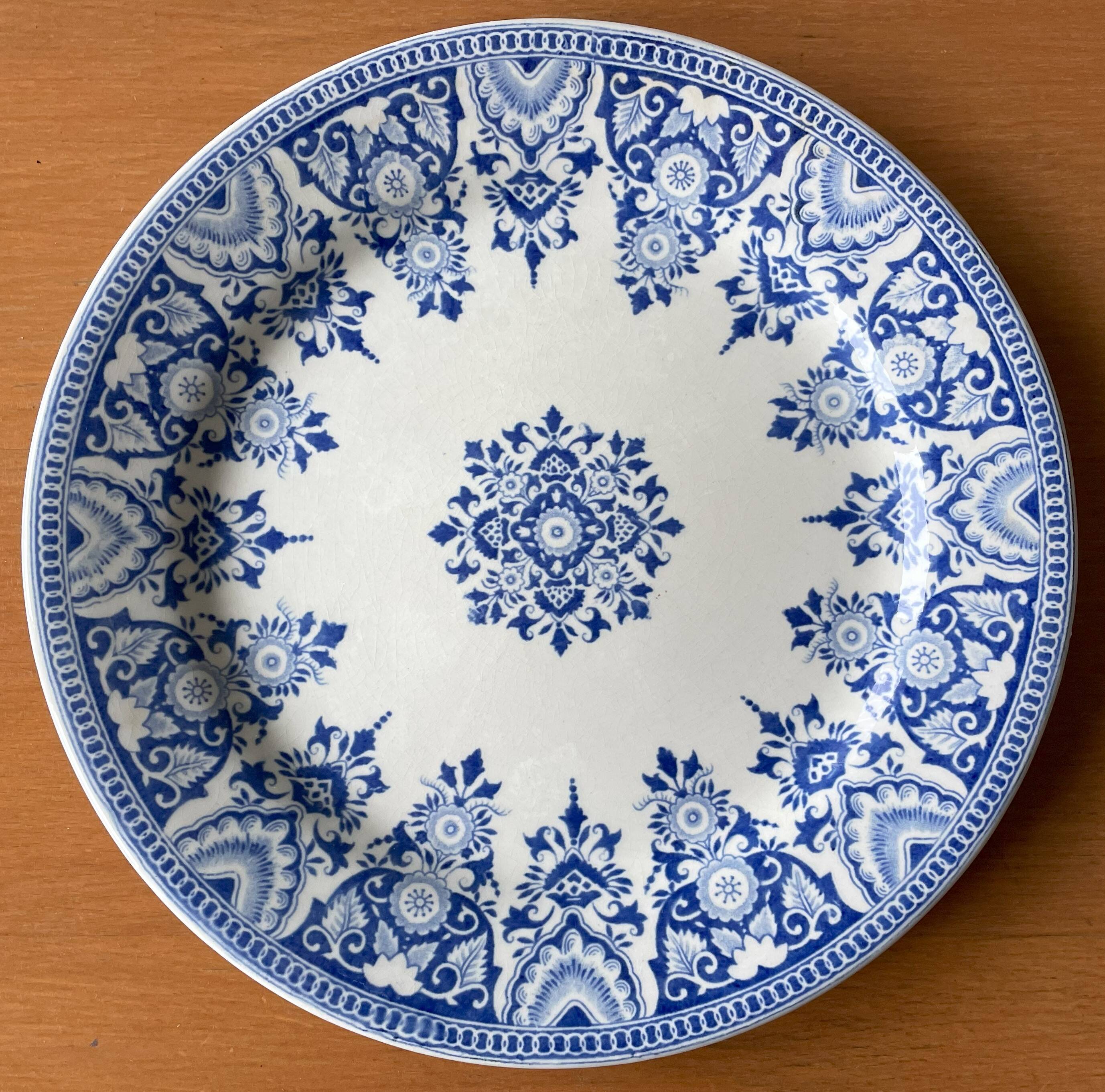 6 old flat plates in Gien earthenware