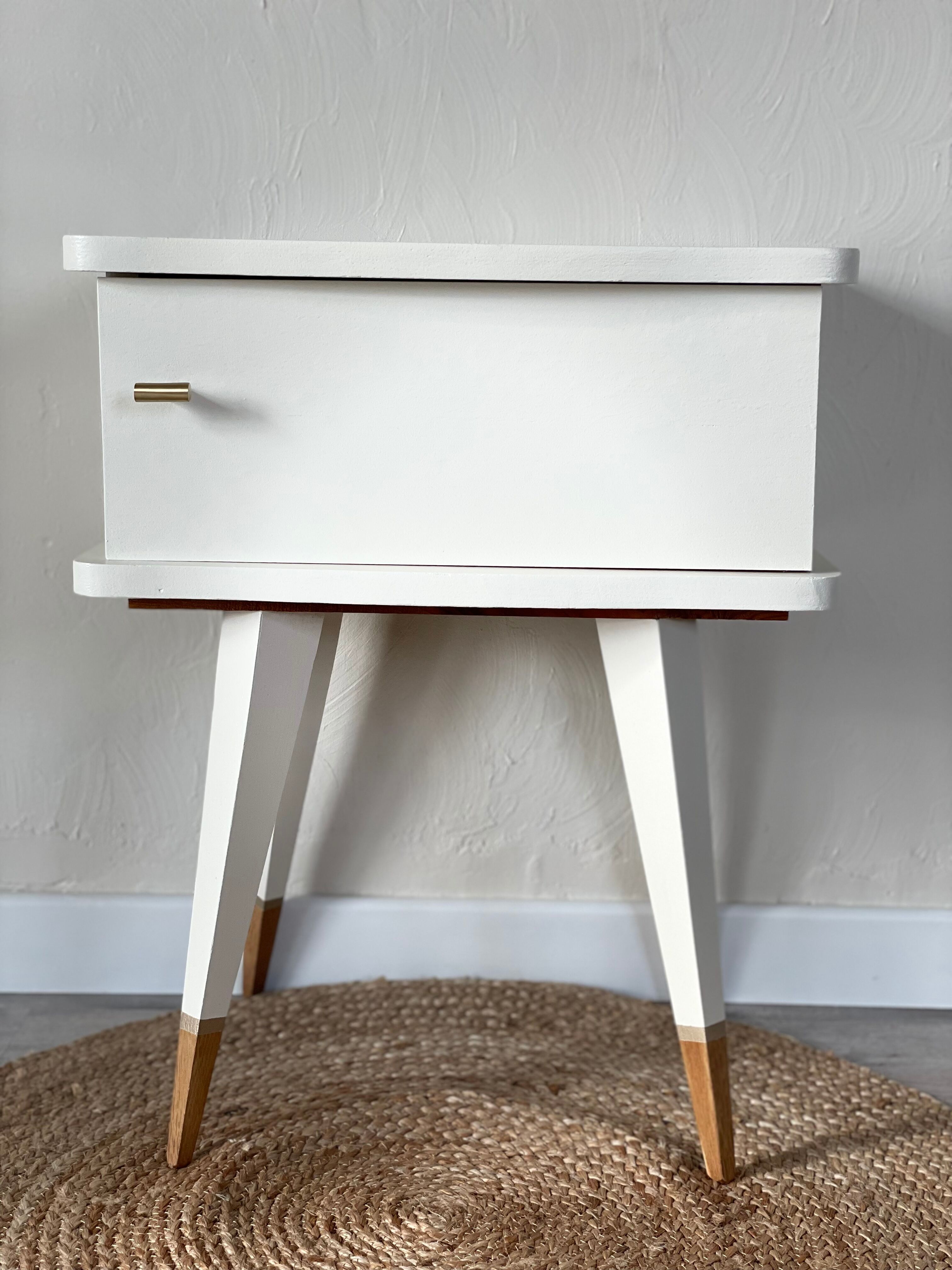 Bedside feet compass sand