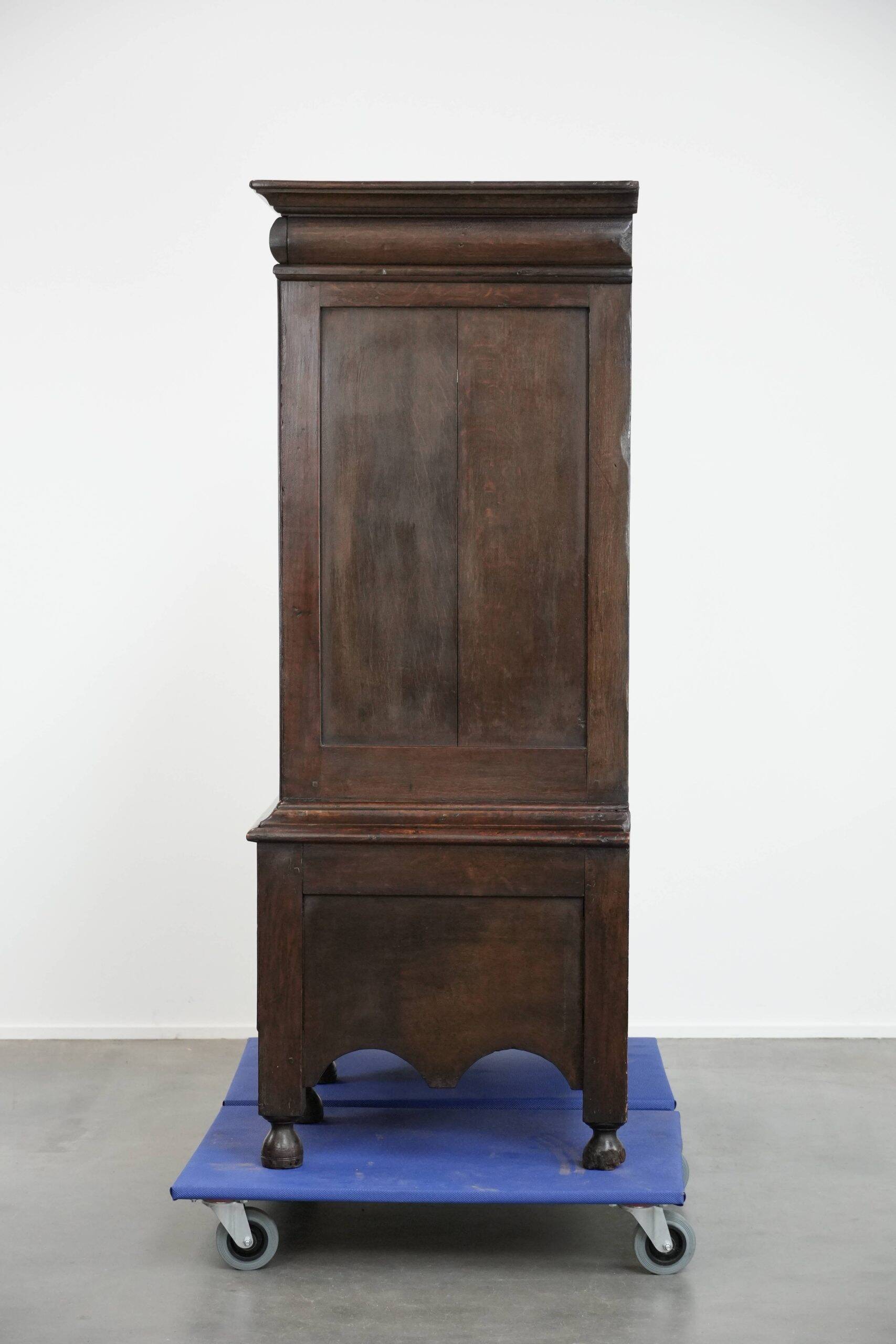 Unique commode anglaise antique du début du XVIIIe siècle