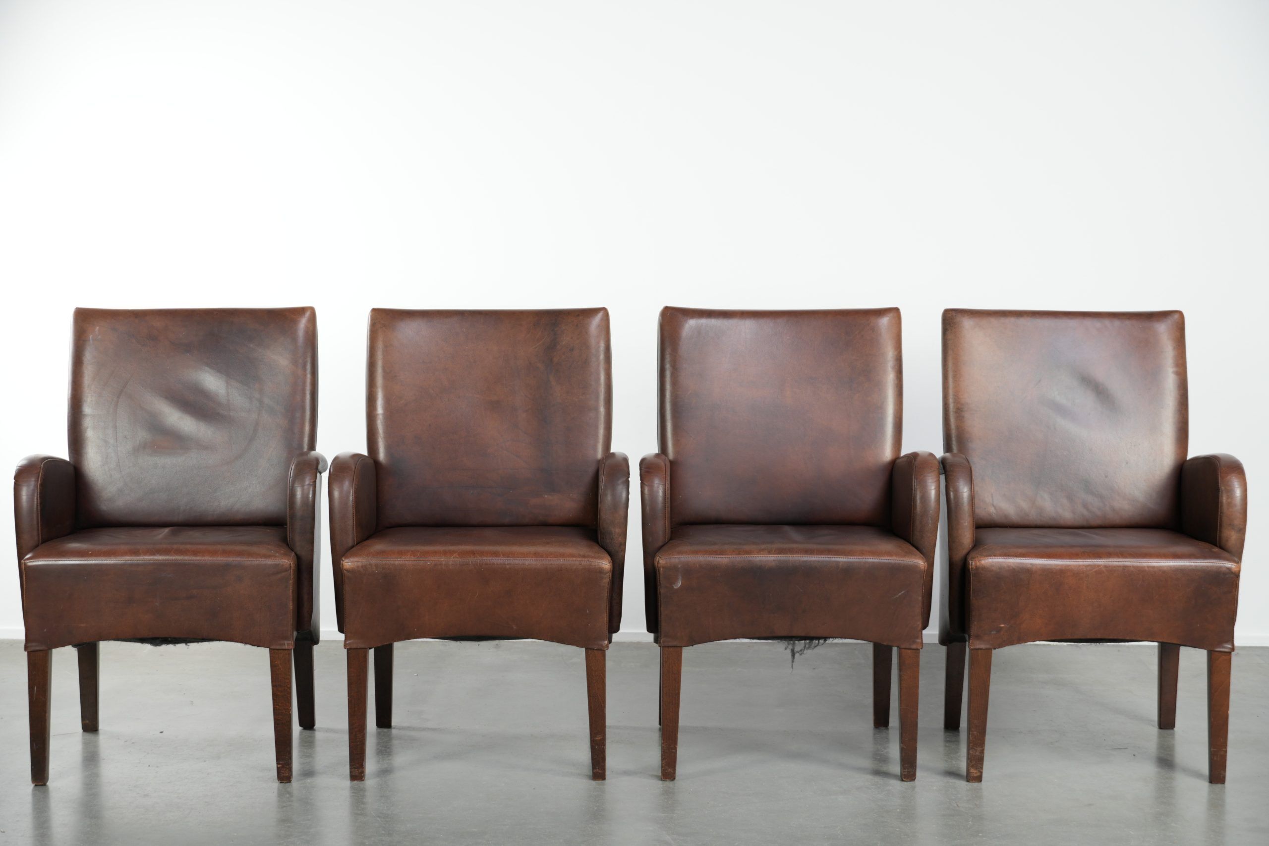 Set of 4 nicely finished dining chairs/side chairs with armrests made of cowhide leather