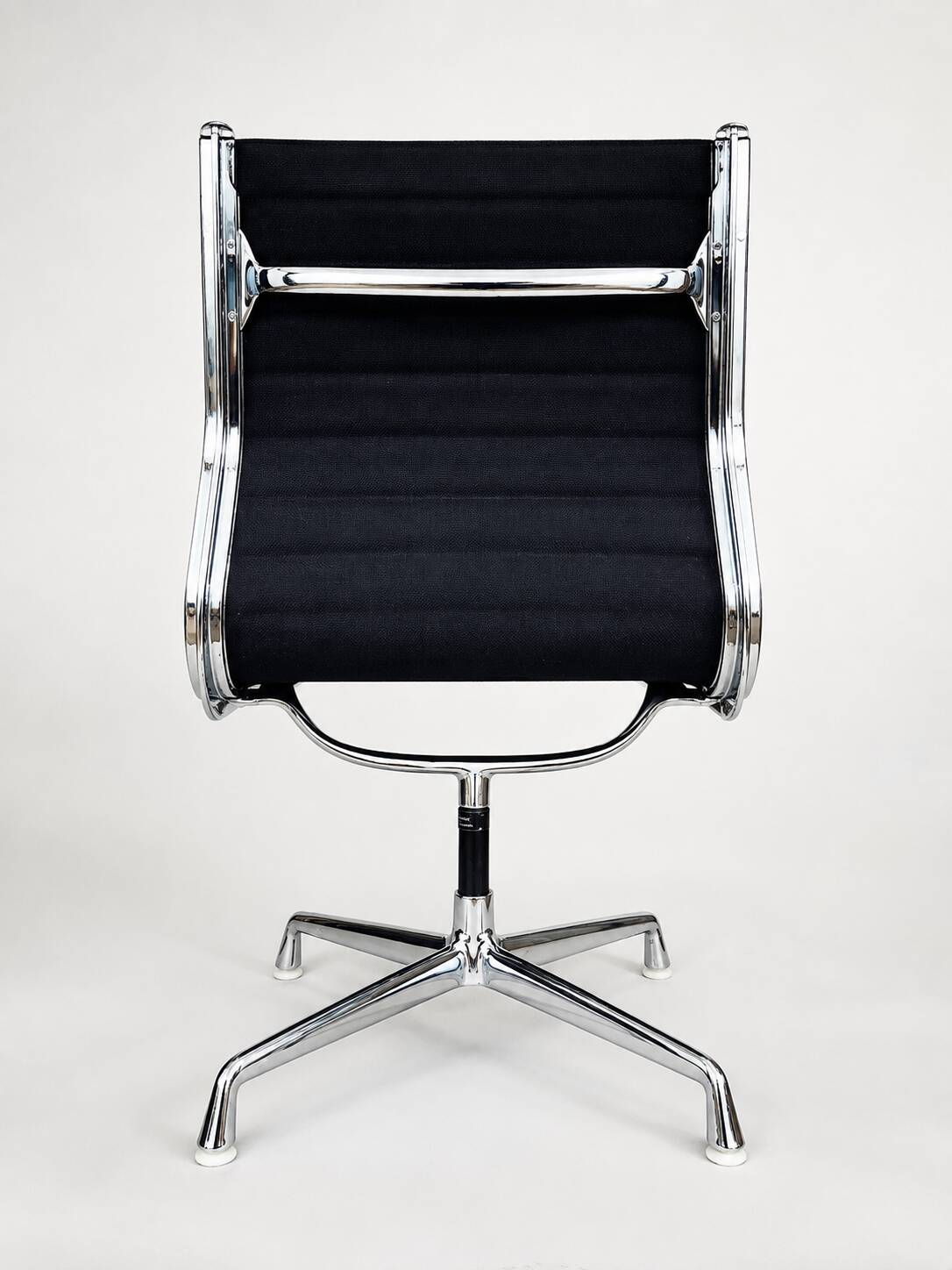 Chaise pivotante Vitra EA 108 – Charles & Ray Eames – Hopsak noir