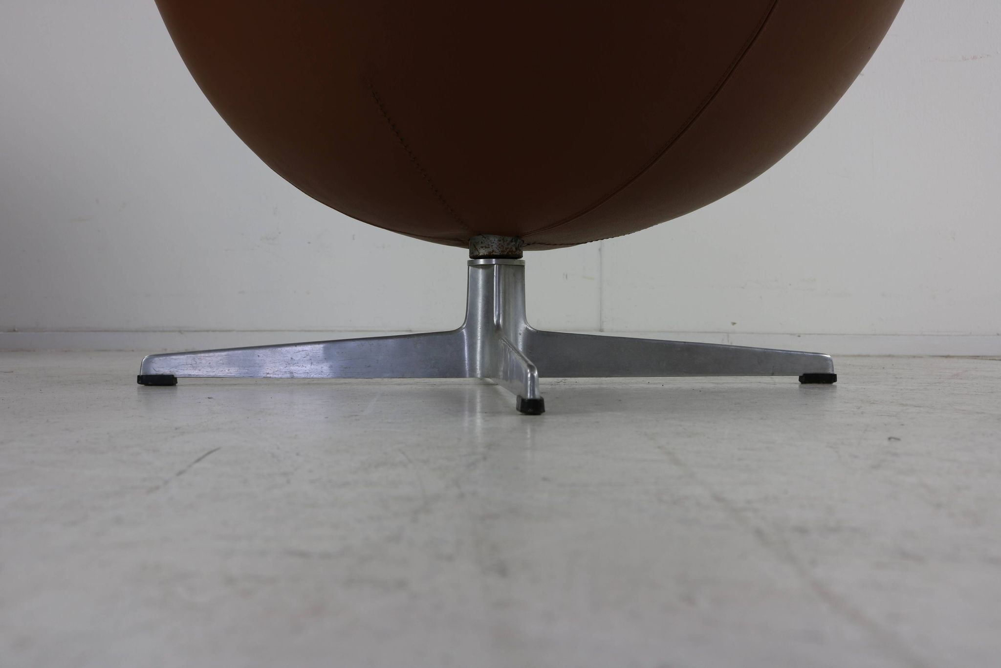 Arne Jacobsen Egg chair in cognac leather for Fritz Hansen