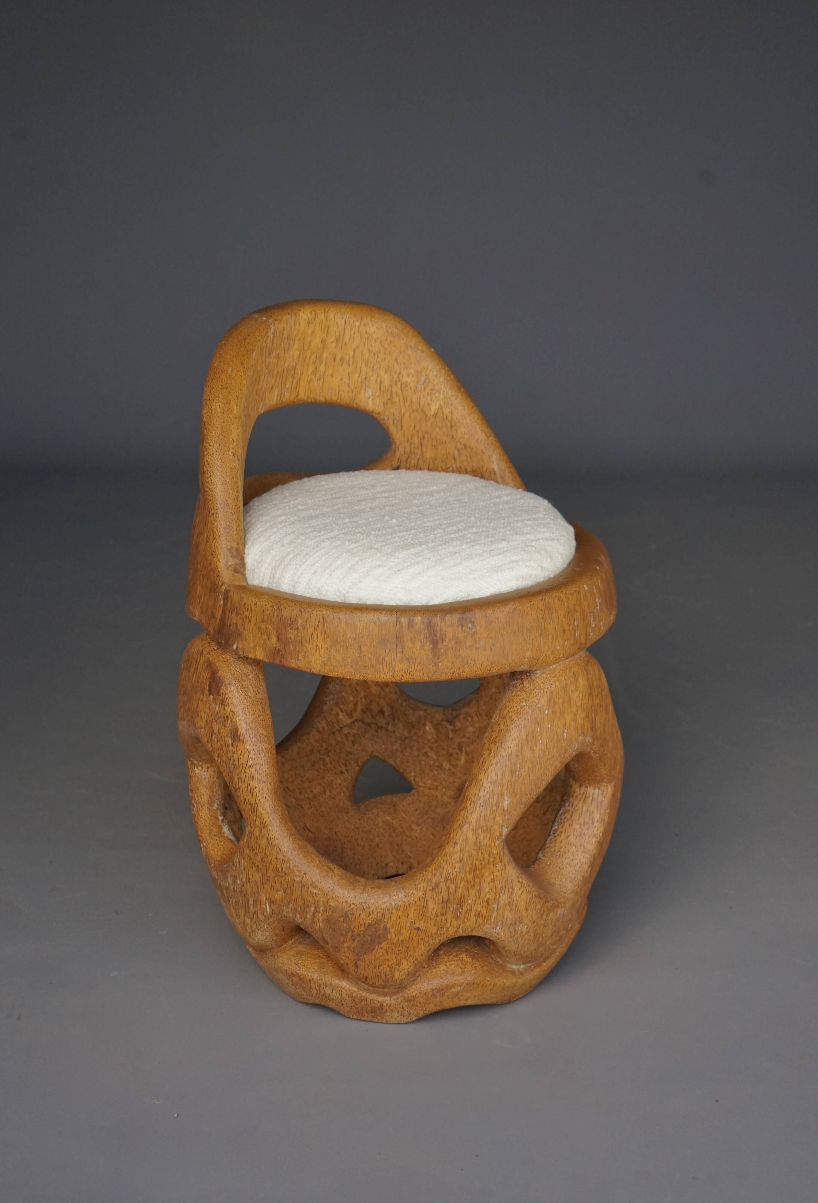 Chaise d'appoint en bois de palmier sculpté à la main, années 1970