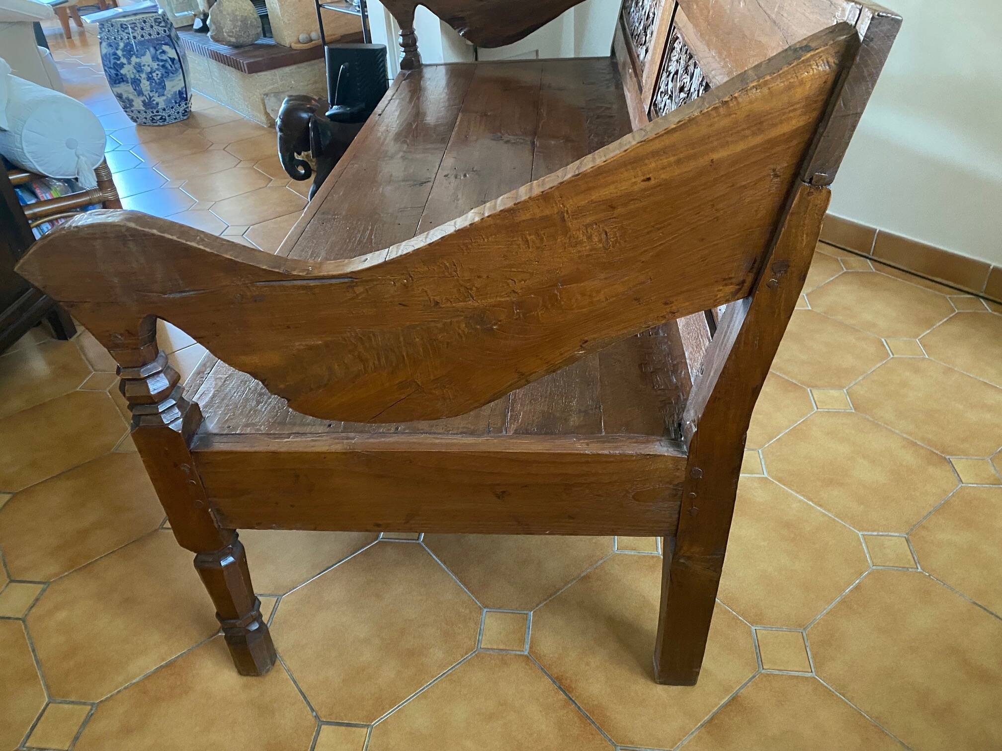 Indonesian low-sided bench