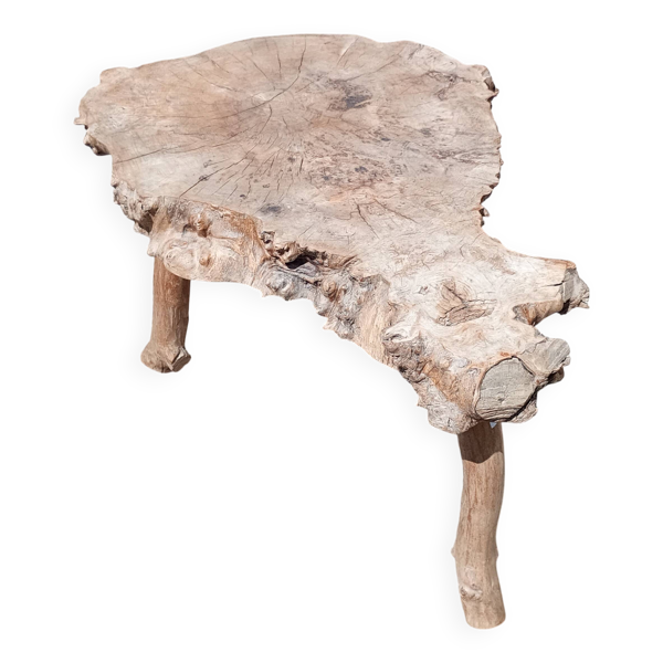 Table basse style brutaliste en orme