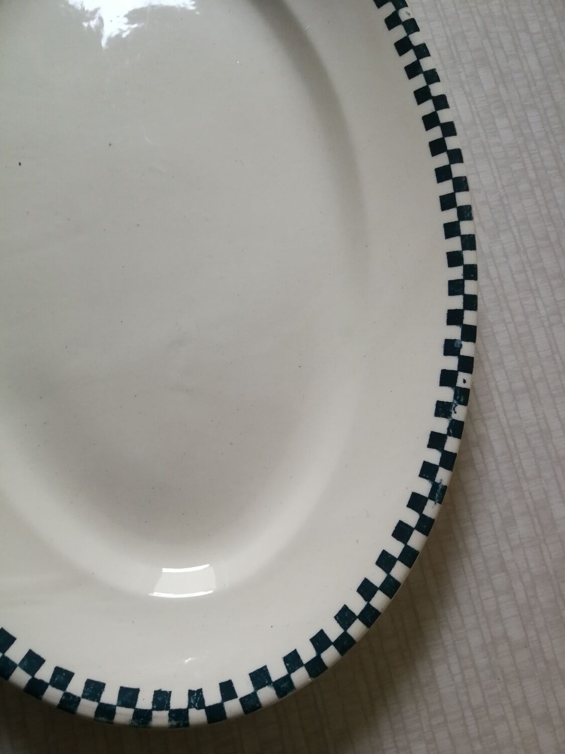 Checkerboard iron earth Salins serving dish