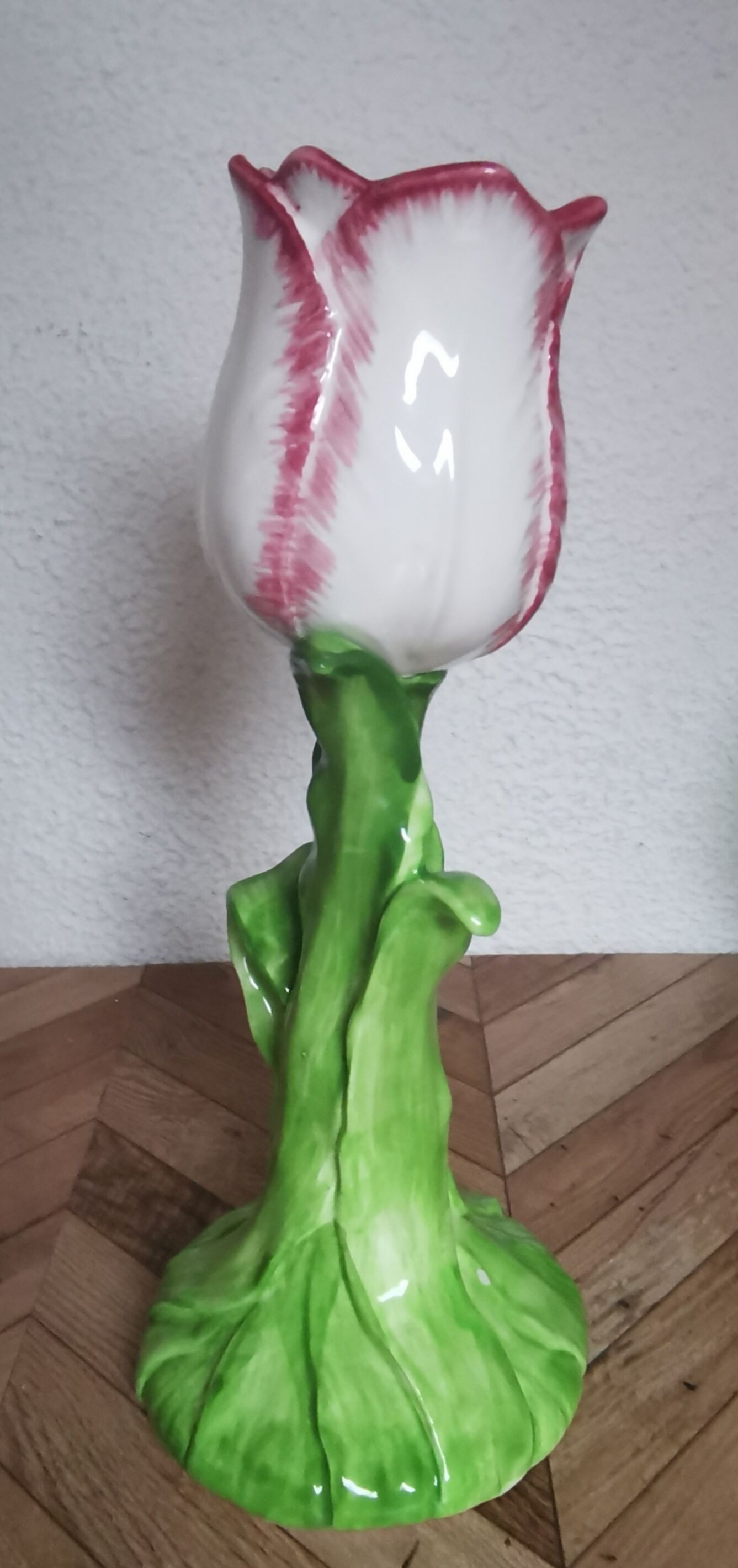 Tulip-shaped bougeoir
