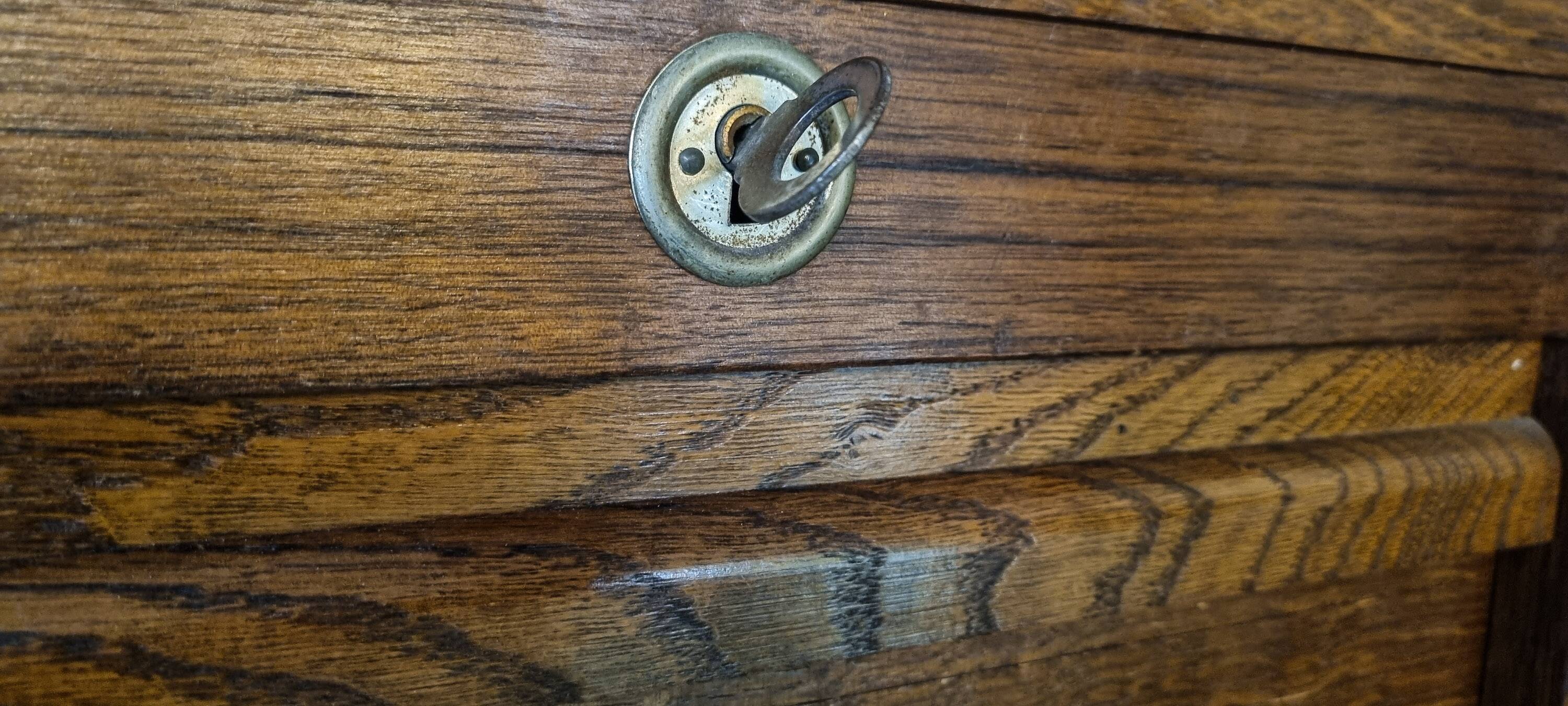 Curtain filing cabinet