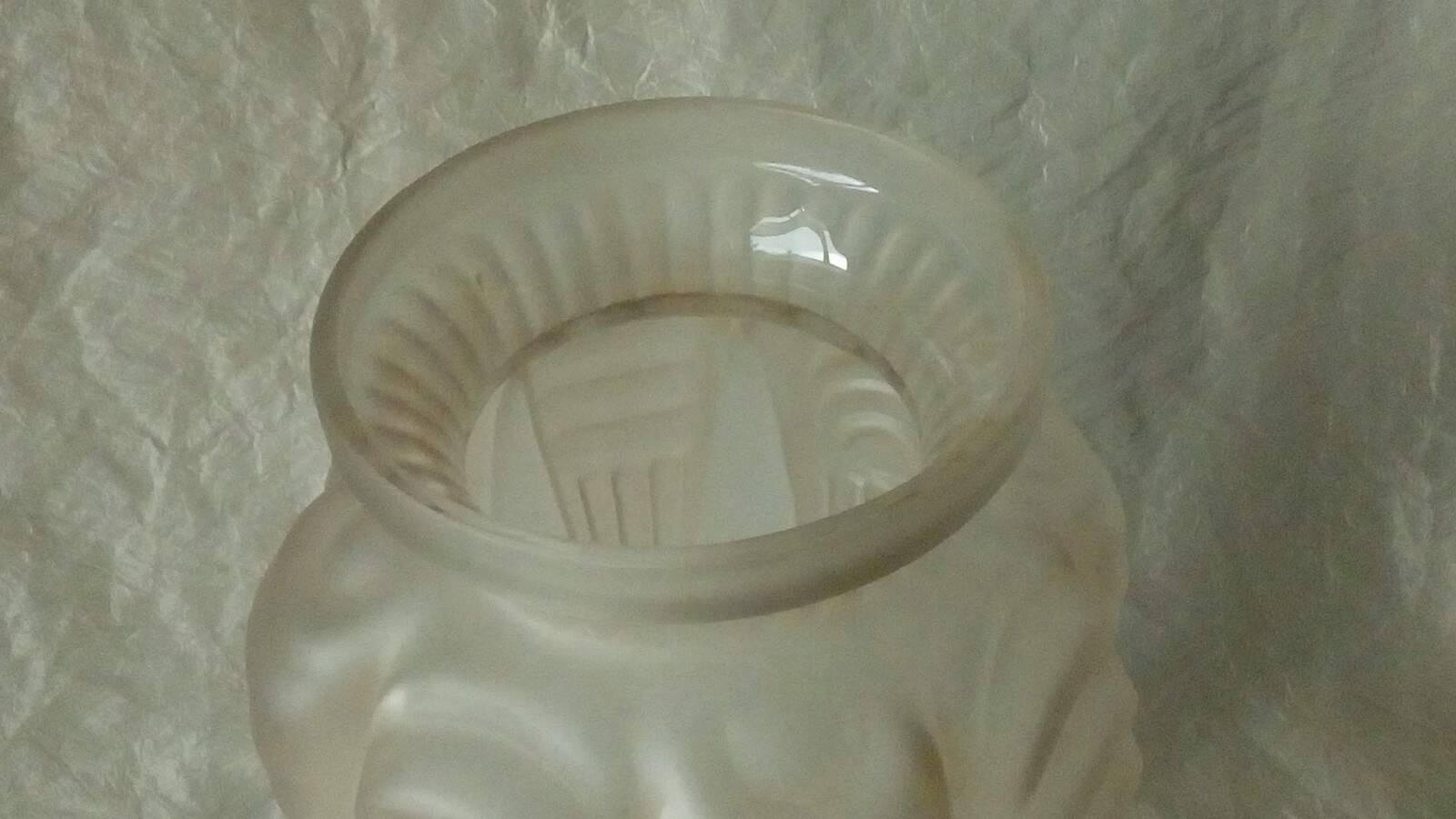 Vase art deco en verre moule pressé signé espaivet annees 1930 art deco