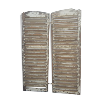 Pair of shutters