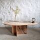 Table basse en marbre rose veiné