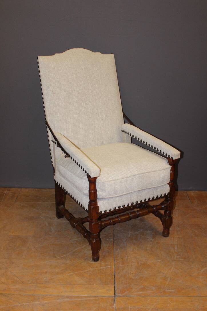 Louis xiv period rack armchair in walnut