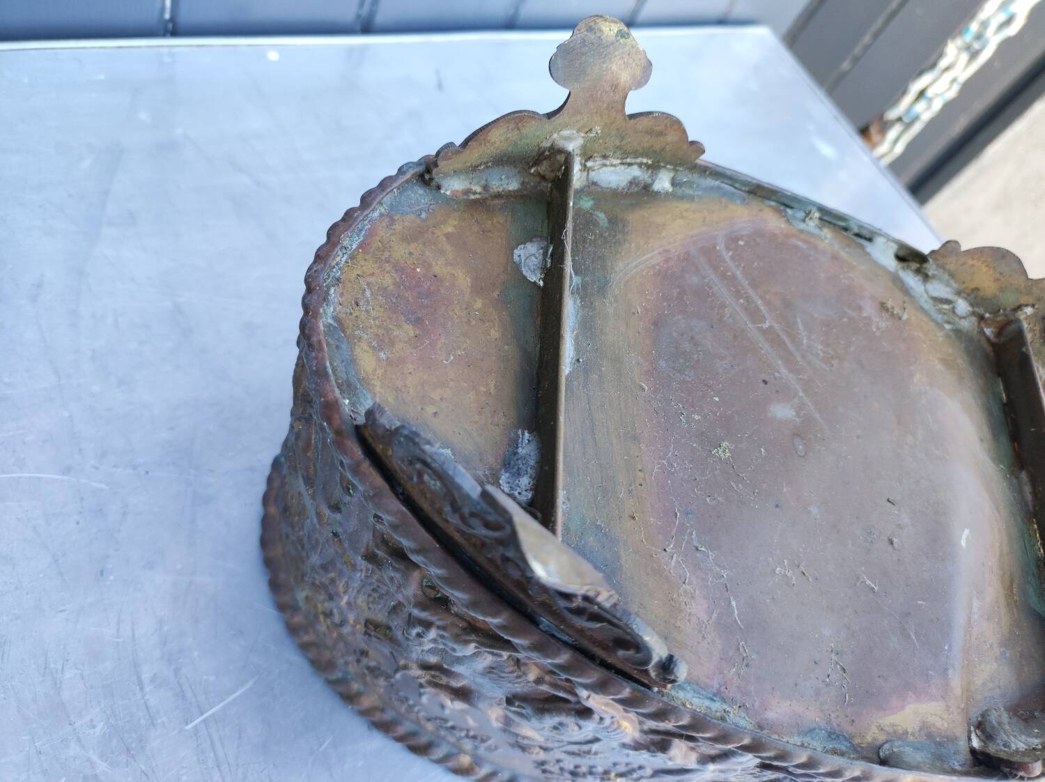 Table planter, 19th century, deer hunting motif