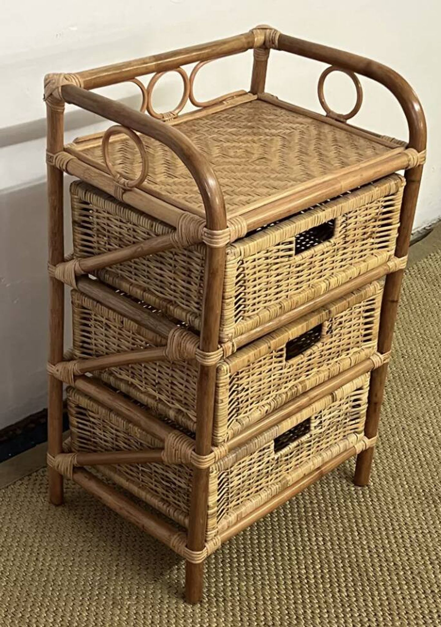 Commode en rotin vintage