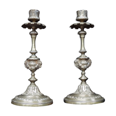 Paire de bougeoirs aux béliers en bronze doré style Louis XVI fin XIXème