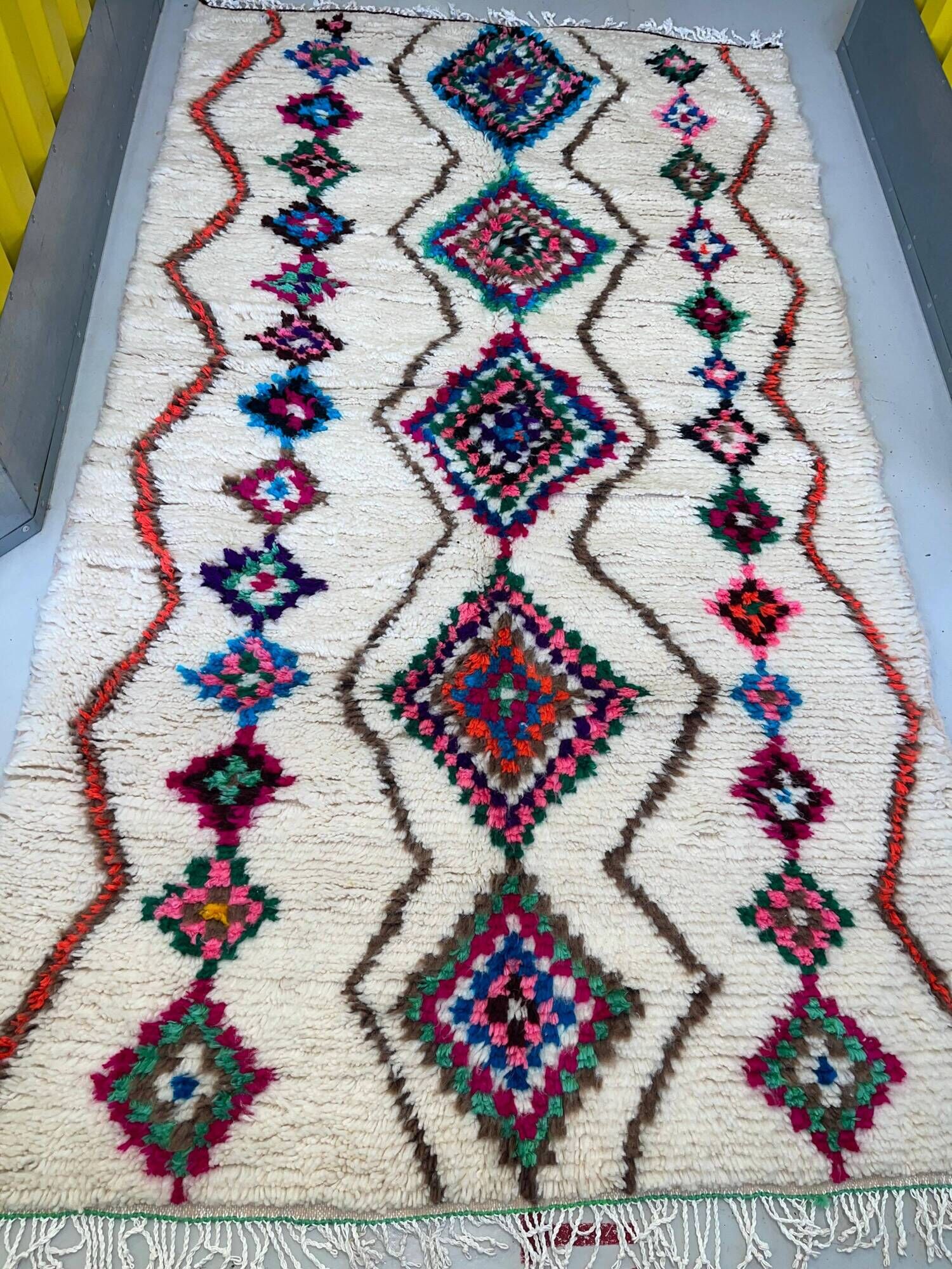 Moroccan Berber rug in cream wool with multicoloured diamonds – 250 × 147 cm