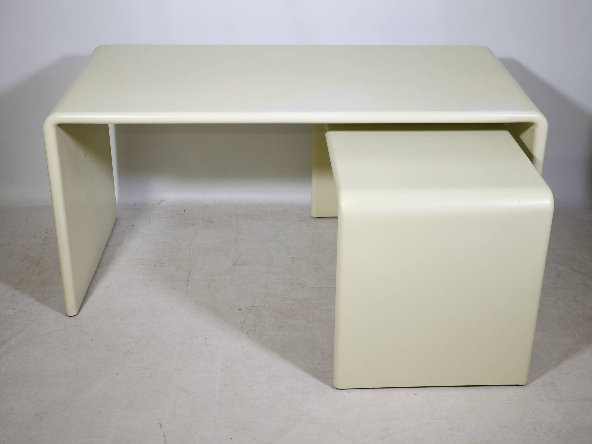 Space Age nesting desk in fiberglass, set of 2, 1970s