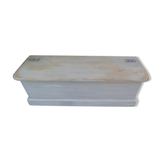 Chest, toy chest, pearl grey patinated bed end, powdery white, grey seat.