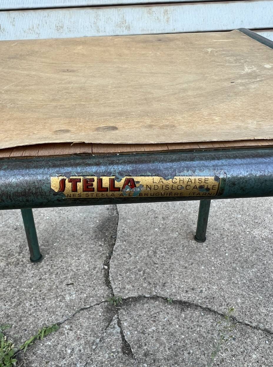 (Lot) 26 old school/bistro chairs Stella