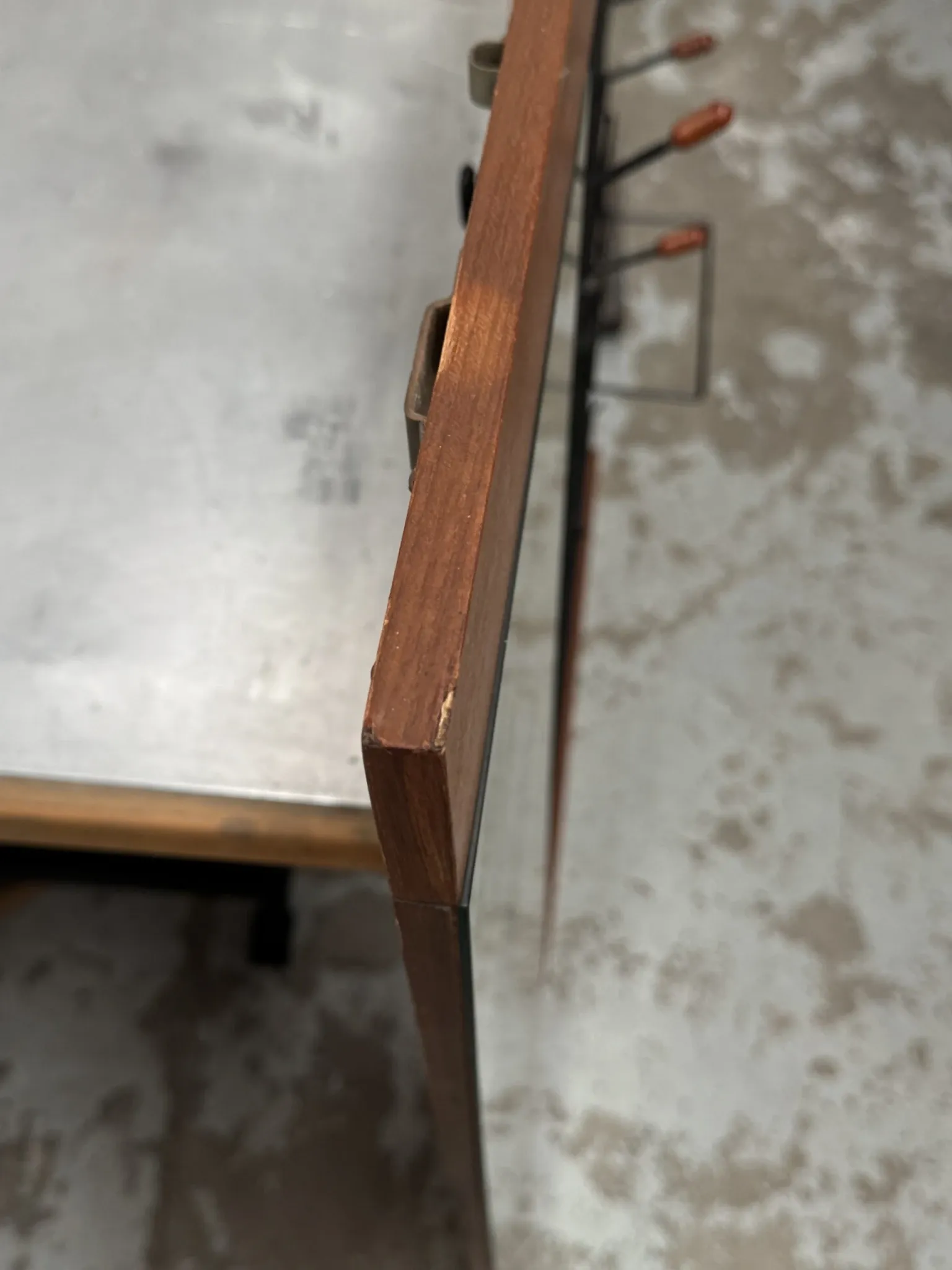 Wall-mounted coat rack